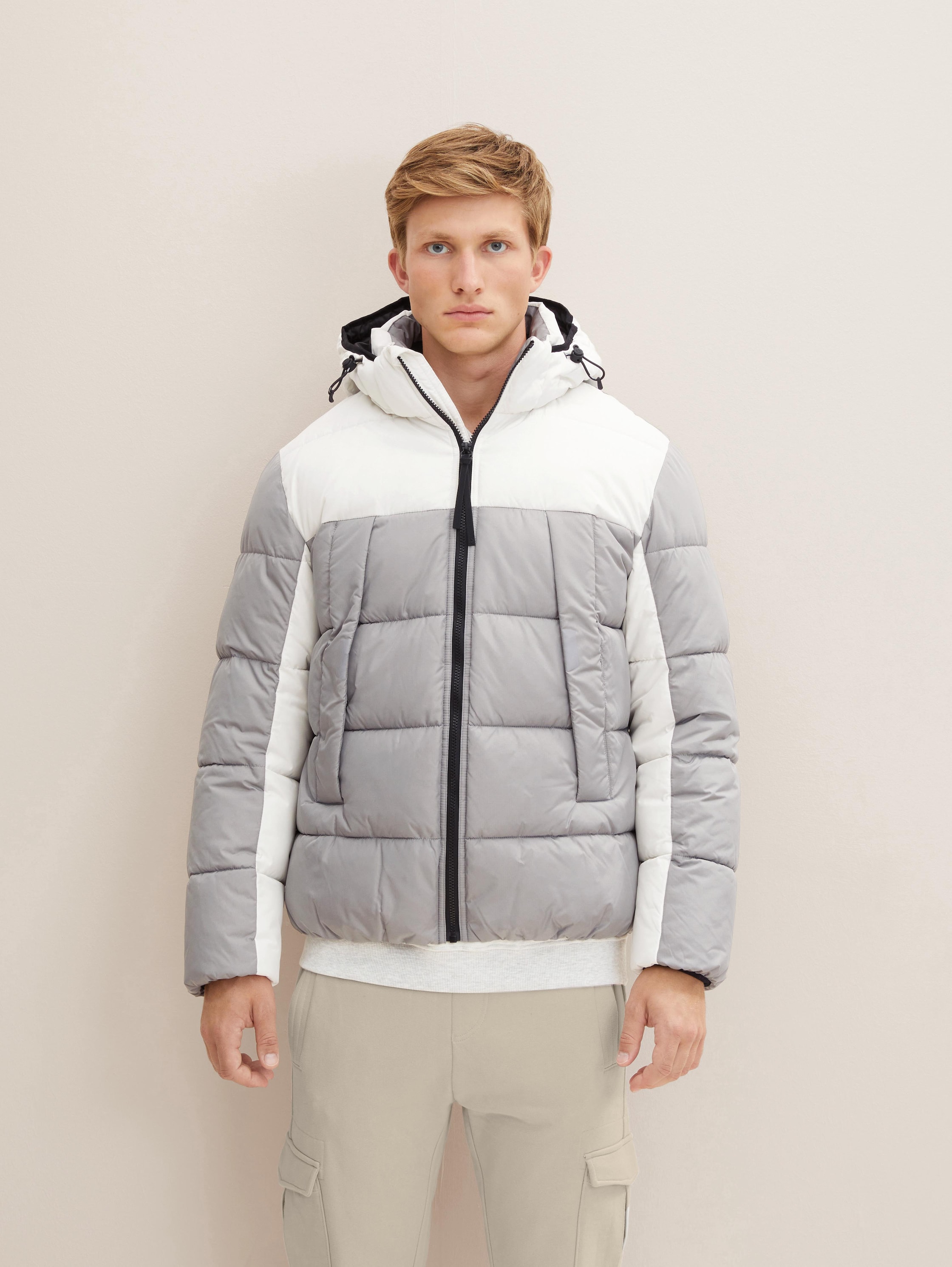 Doudoune à capuche amovible - Explicit Grey - Vue de face du modèle