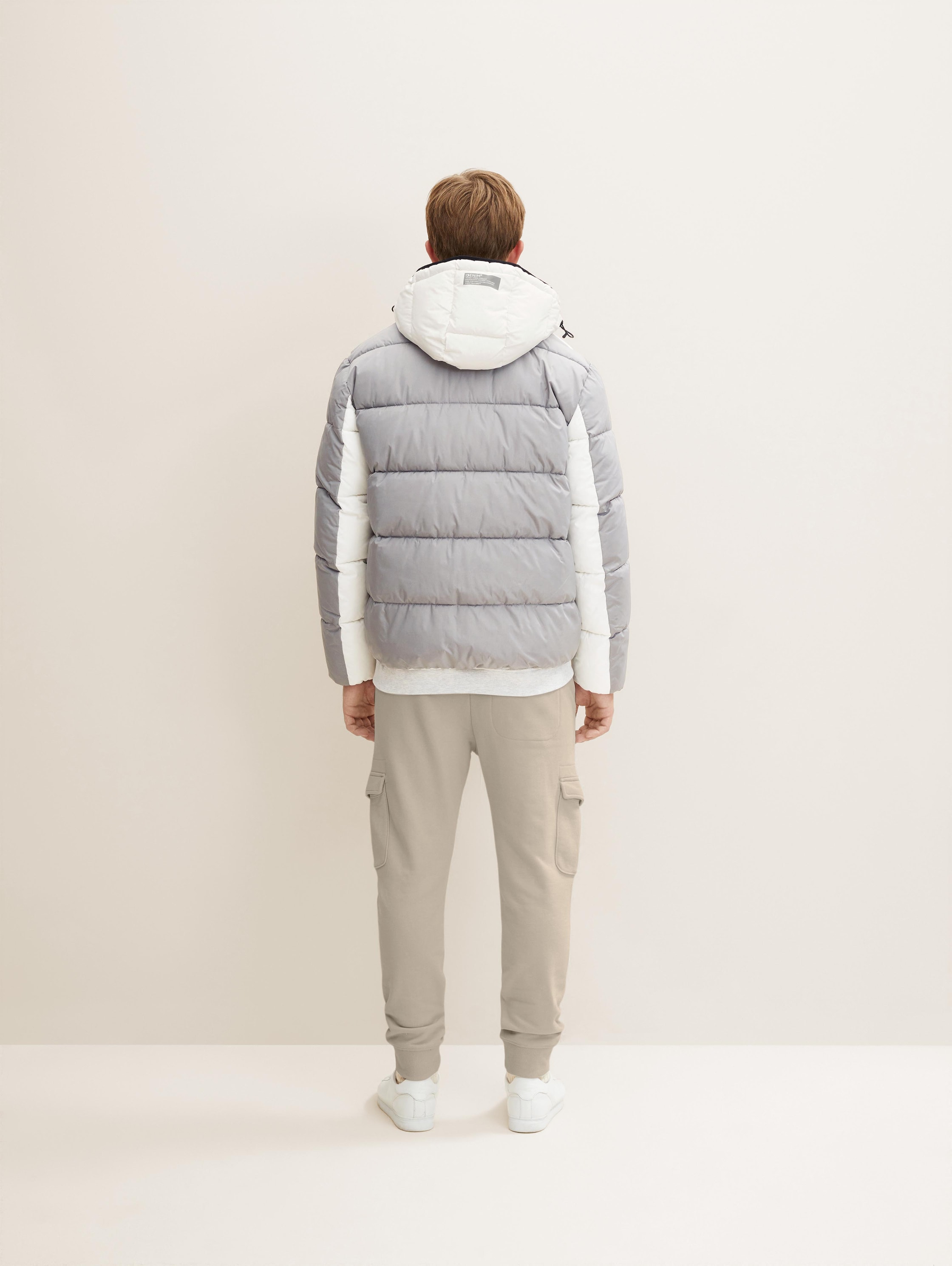 Doudoune à capuche amovible - Explicit Grey - Vue arrière du modèle