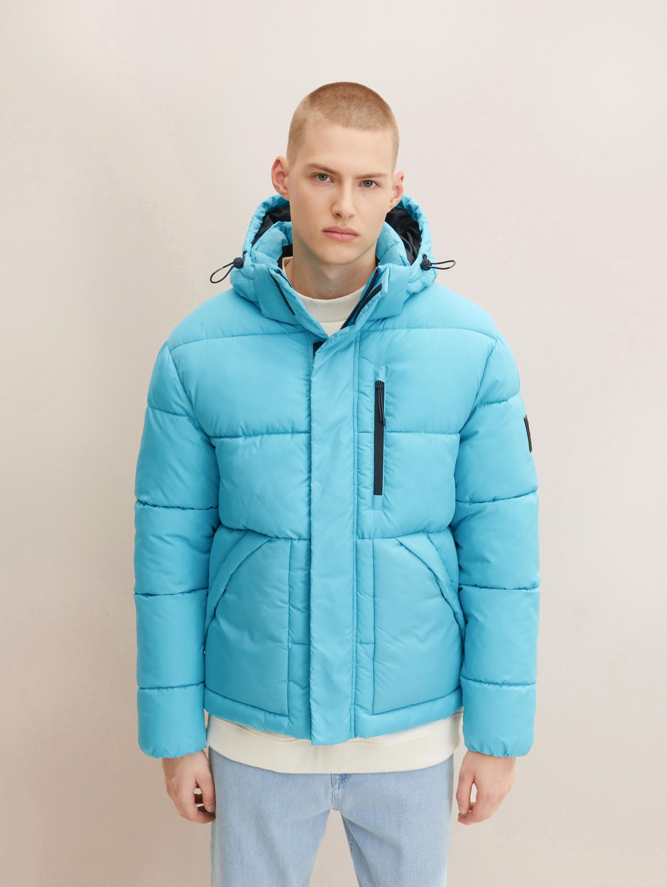 Pufferjacke mit abnehmbarer Kapuze - REPREVE(R) Our Ocean(R) - Laguna Light Blue - Model-Vorderansicht