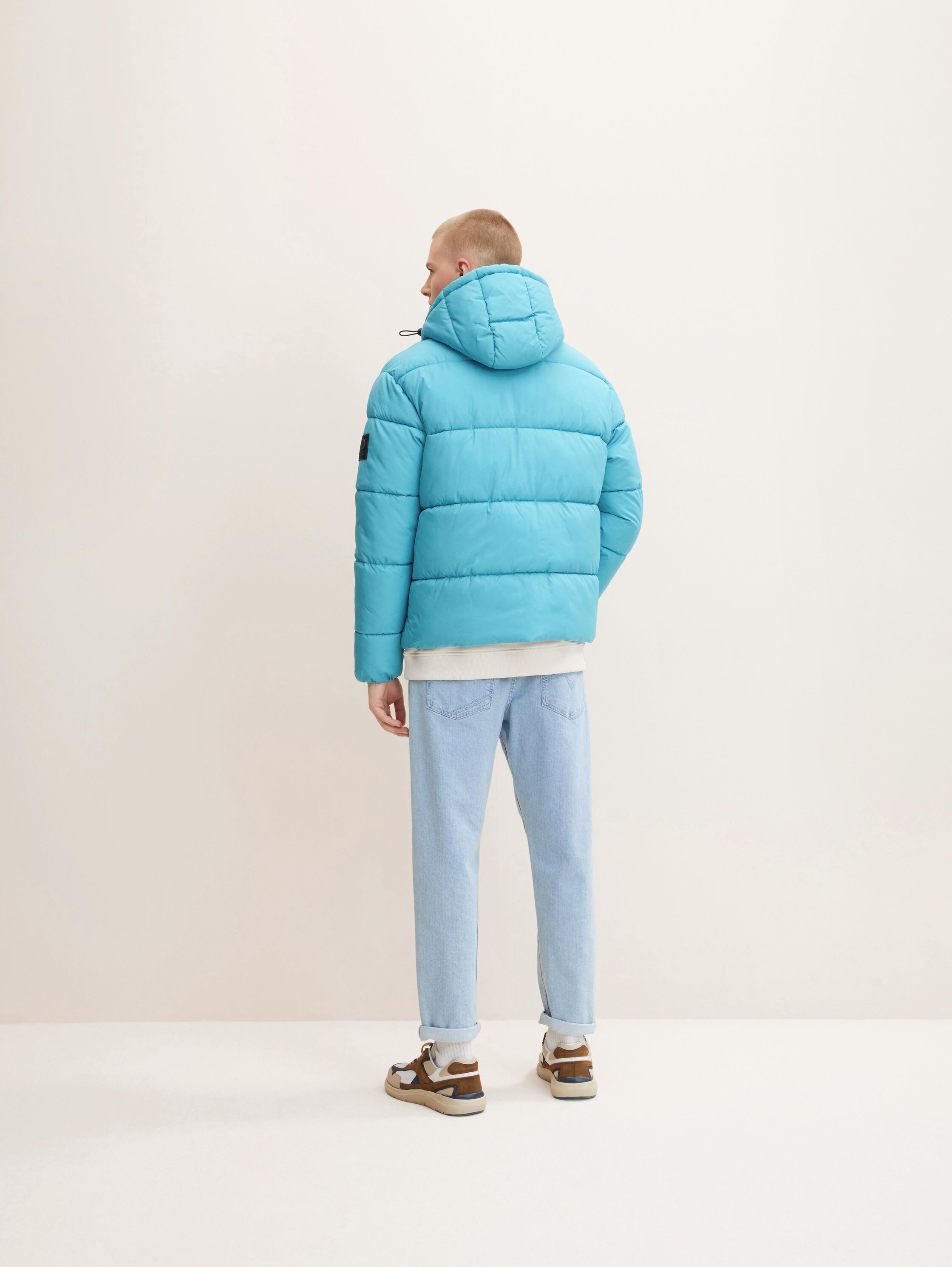 Pufferjacke mit abnehmbarer Kapuze - REPREVE(R) Our Ocean(R) - Laguna Light Blue - Model-Rückansicht