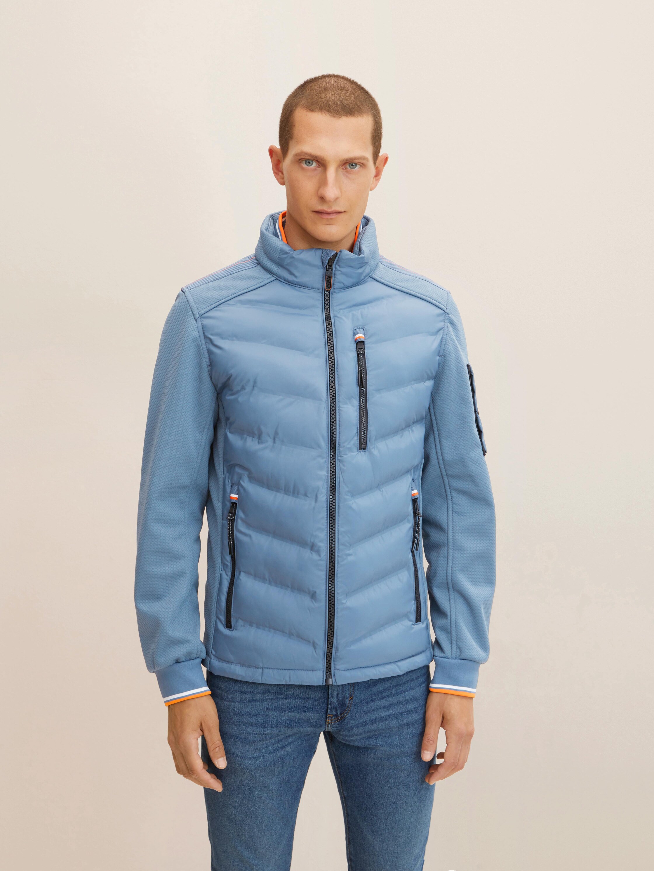 Hybridjacke -REPREVE(R) Our Ocean(R) - China Blue - Model-Vorderansicht