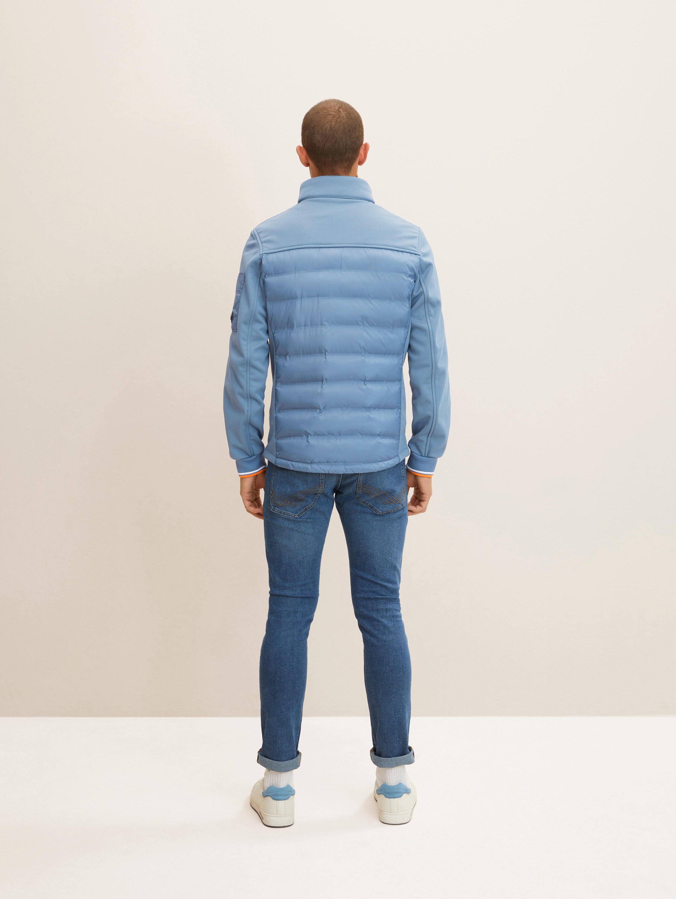 Hybridjacke -REPREVE(R) Our Ocean(R) - China Blue - Model-Rückansicht