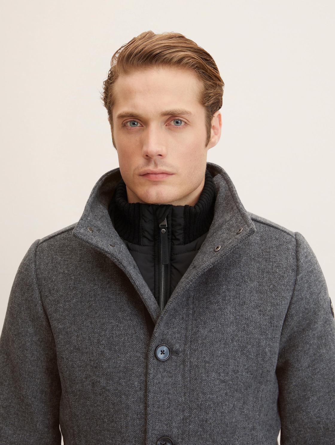 2 in 1 Wollmantel - dark grey black herringbone - Detail-Model-Ansicht