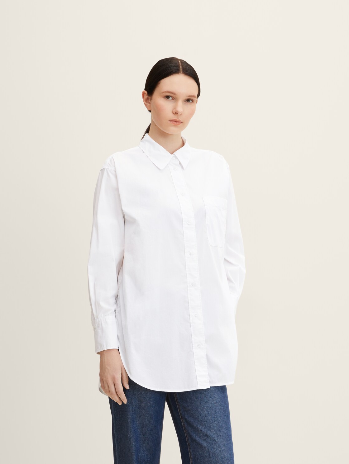 Oversized Hemd - White - Ausschnitt Model-Vorderansicht
