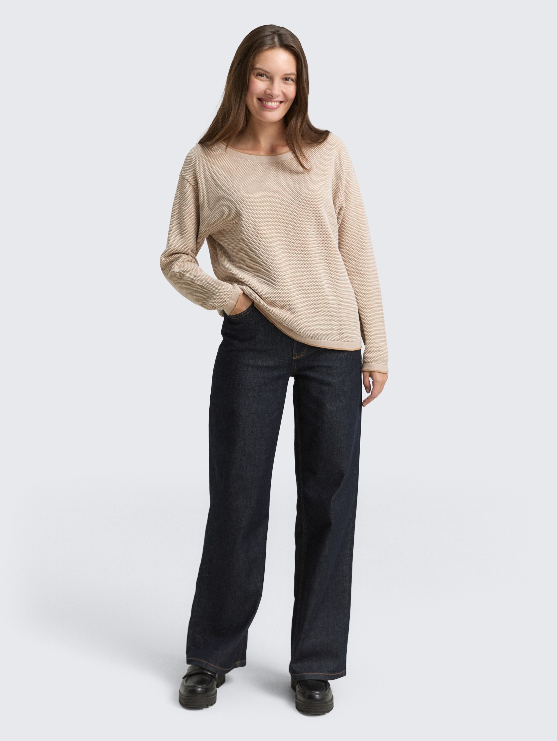 Loose Fit Strickpullover aus Bio-Baumwolle - beige bubble structure - Model-Vorderansicht