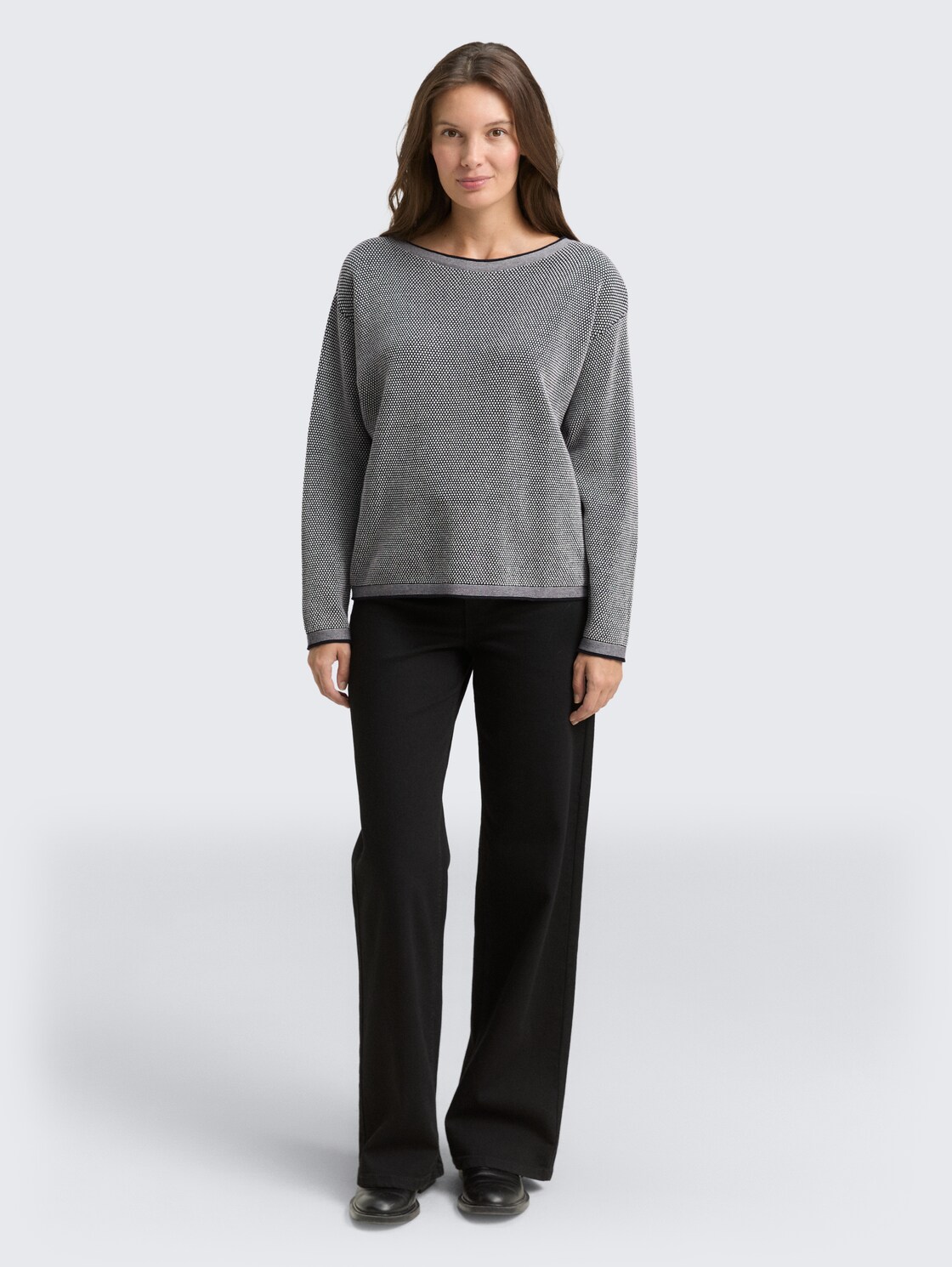 Loose Fit Strickpullover aus Bio-Baumwolle - navy bubble structure - Model-Vorderansicht