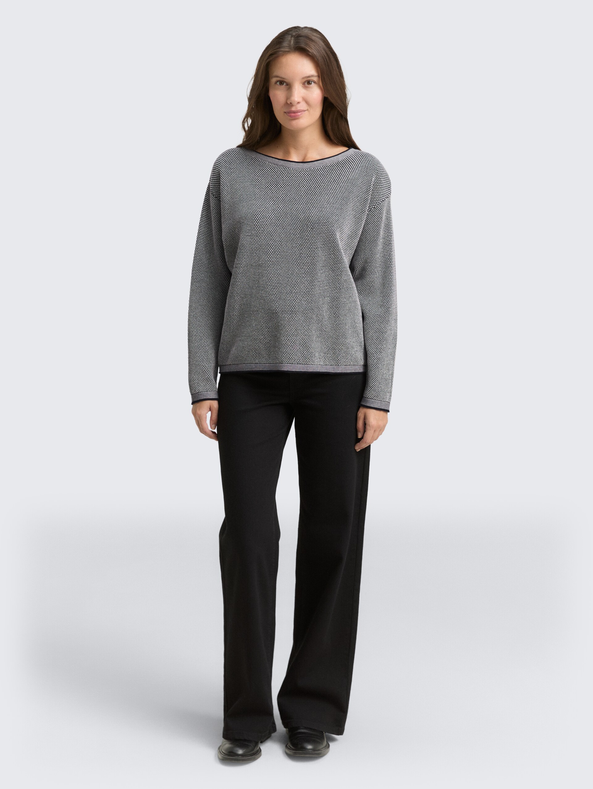 Loose Fit Strickpullover aus Bio-Baumwolle - navy bubble structure - Model-Vorderansicht