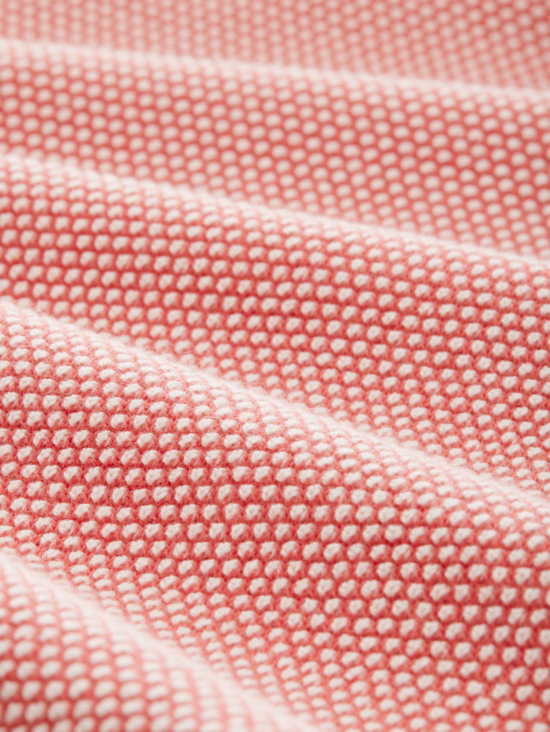 Loose Fit Strickpullover aus Baumwolle - papaya red bubble structure - Material-Ansicht
