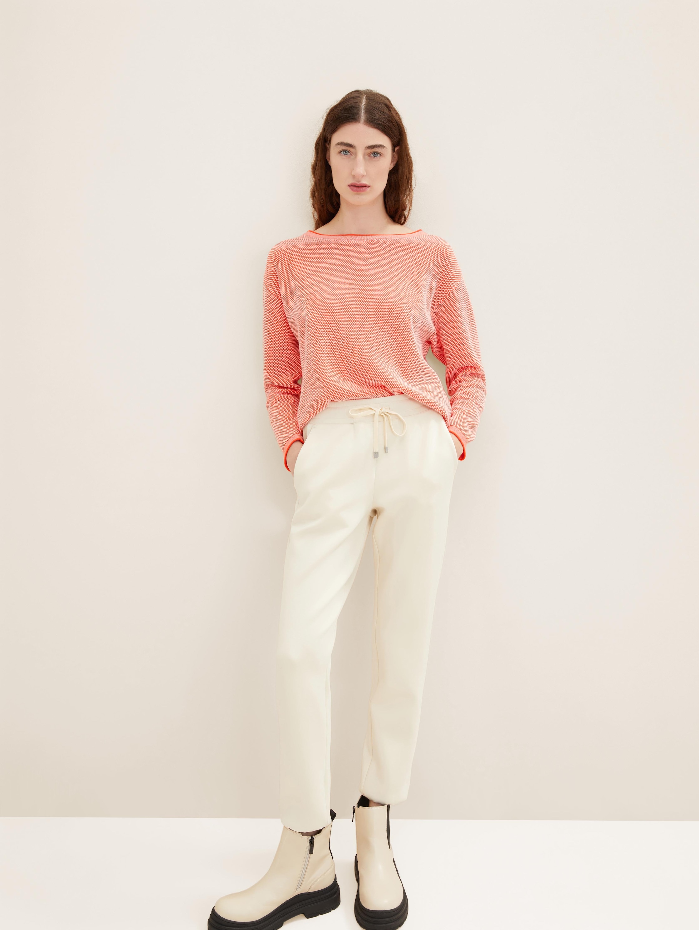 Loose fit knitted jumper made from organic cotton - red bubble structure