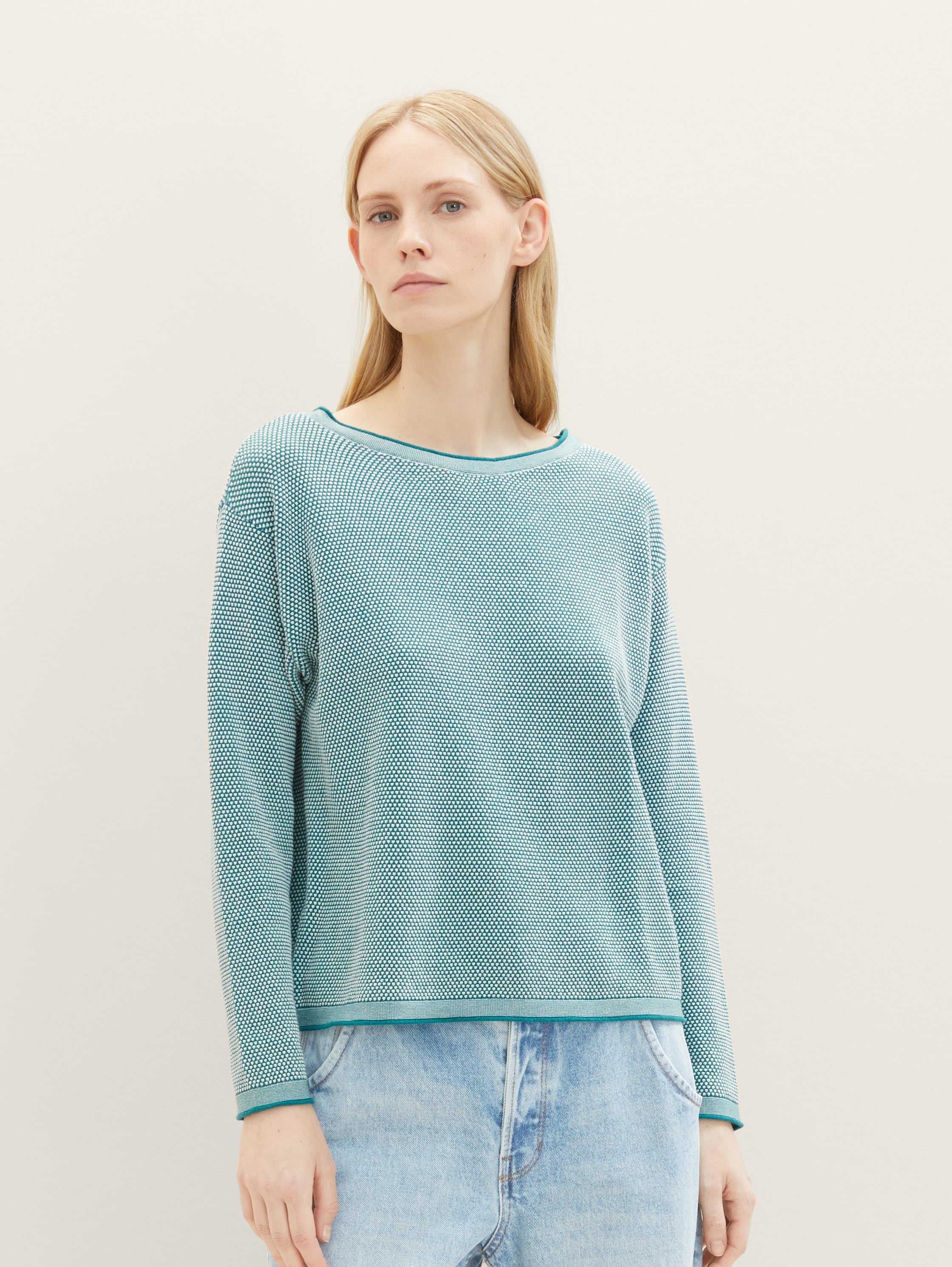 Loose fit knitted jumper made from organic cotton - teal bubble structure - Neckline model front view