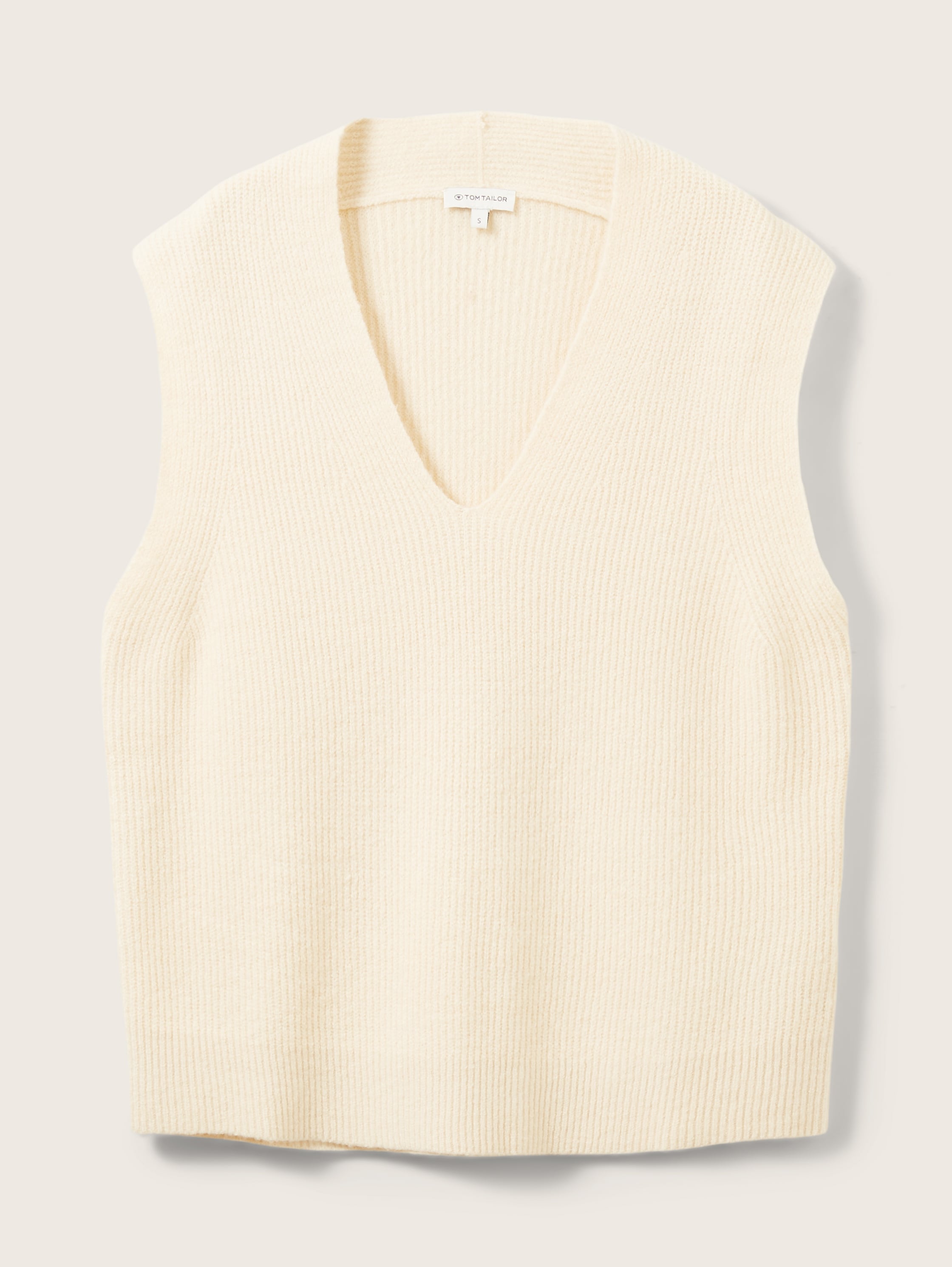 Slipover with a V-neckline - soft buttercream