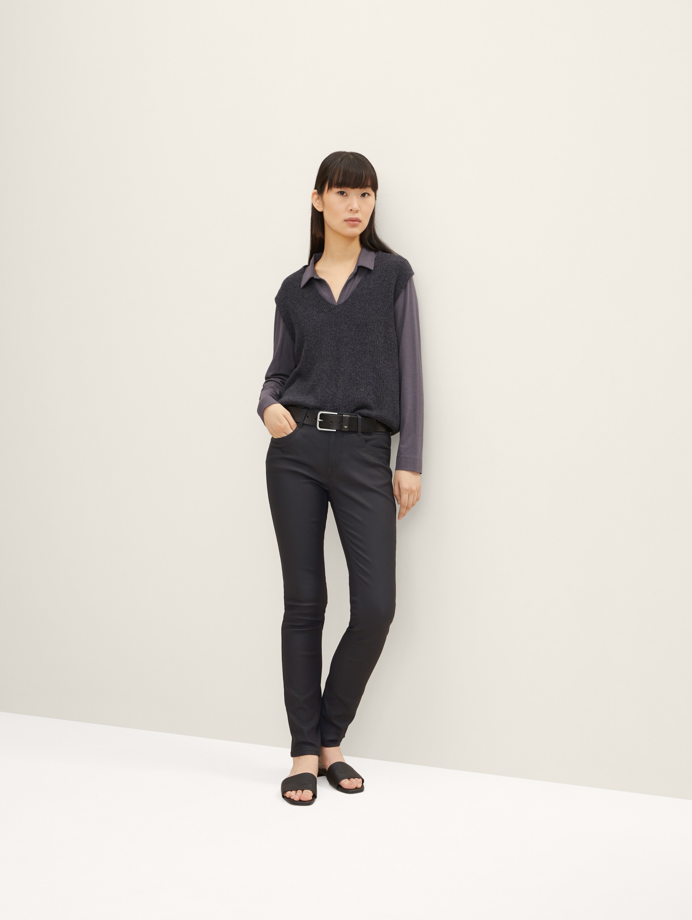 Pullunder mit V-Ausschnitt - evident anthracite melange - Model-Vorderansicht