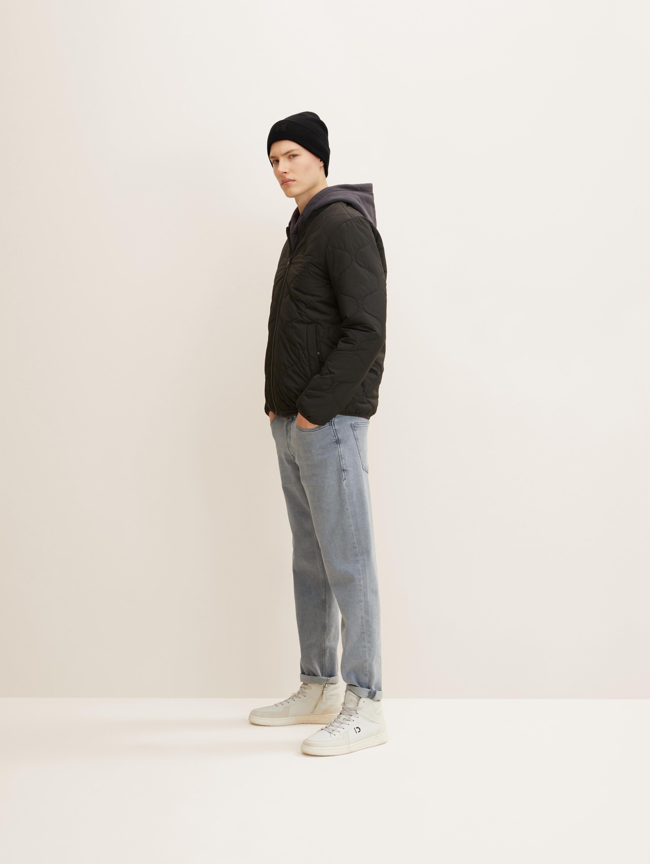 Basic Beanie mit Logo Badge - 1