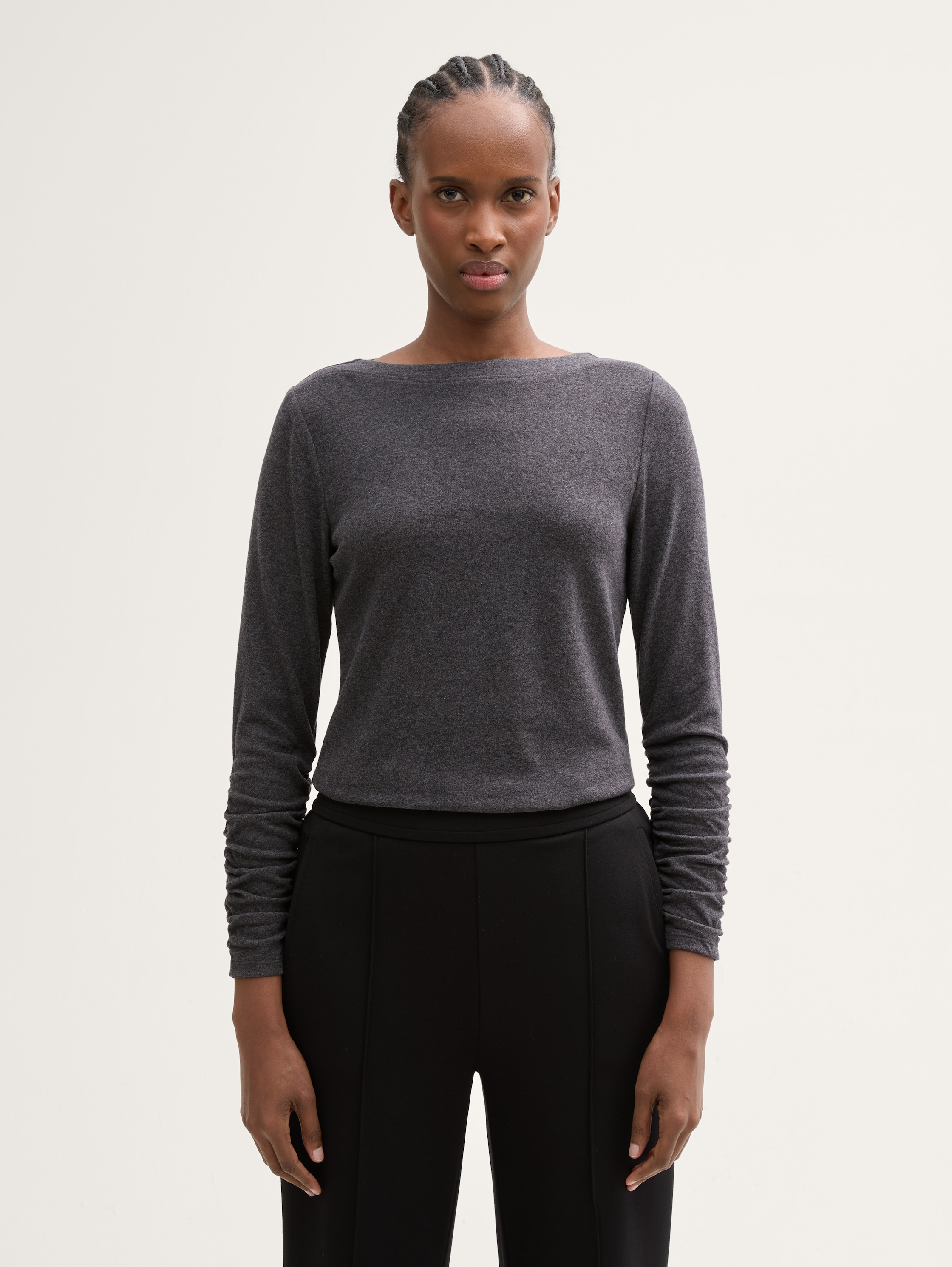 Basic Langarmshirt mit Raffärmeln - shale_grey_melange - Ausschnitt Model-Vorderansicht