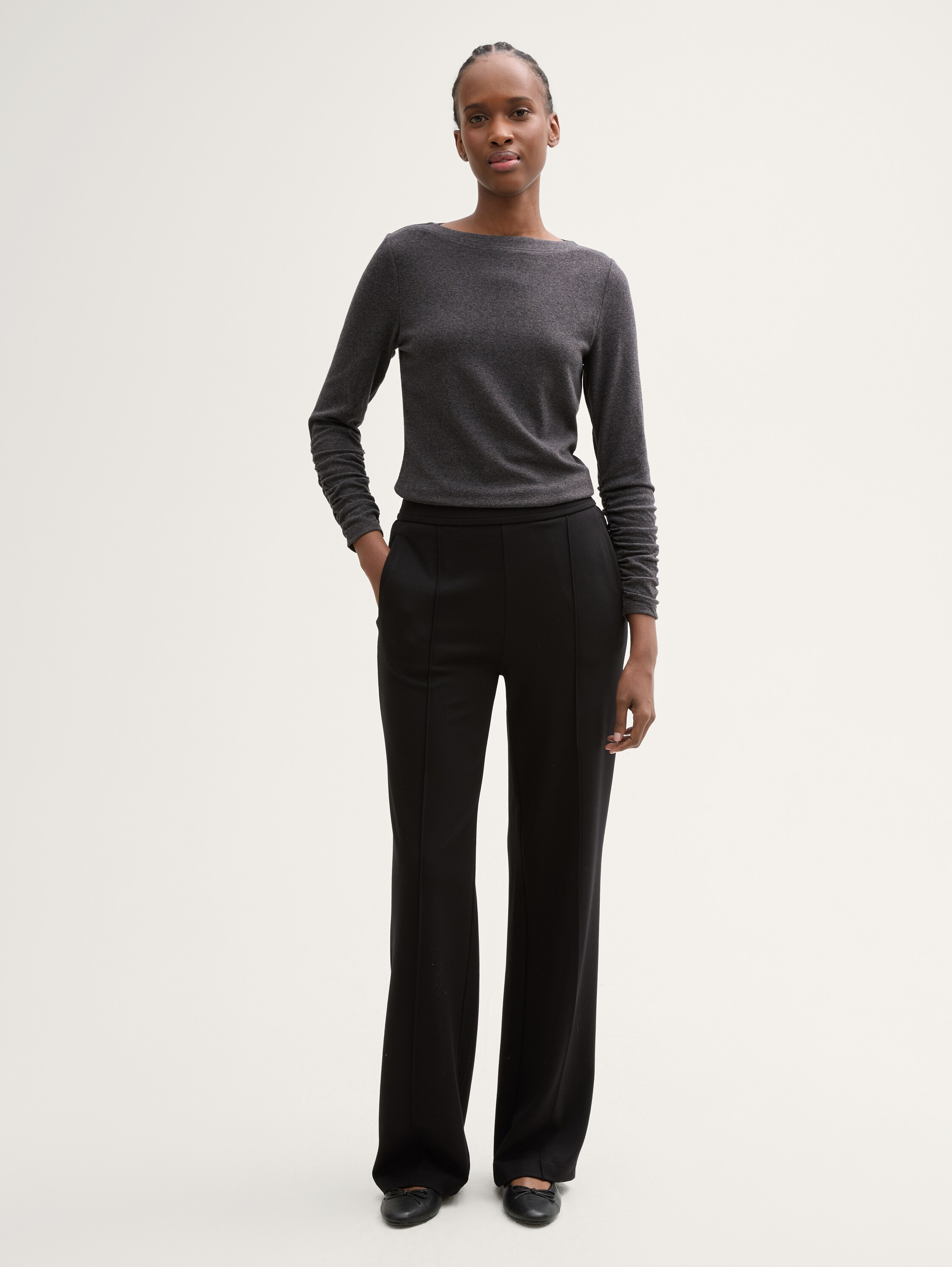 Basic Langarmshirt mit Raffärmeln - shale_grey_melange - Model-Vorderansicht