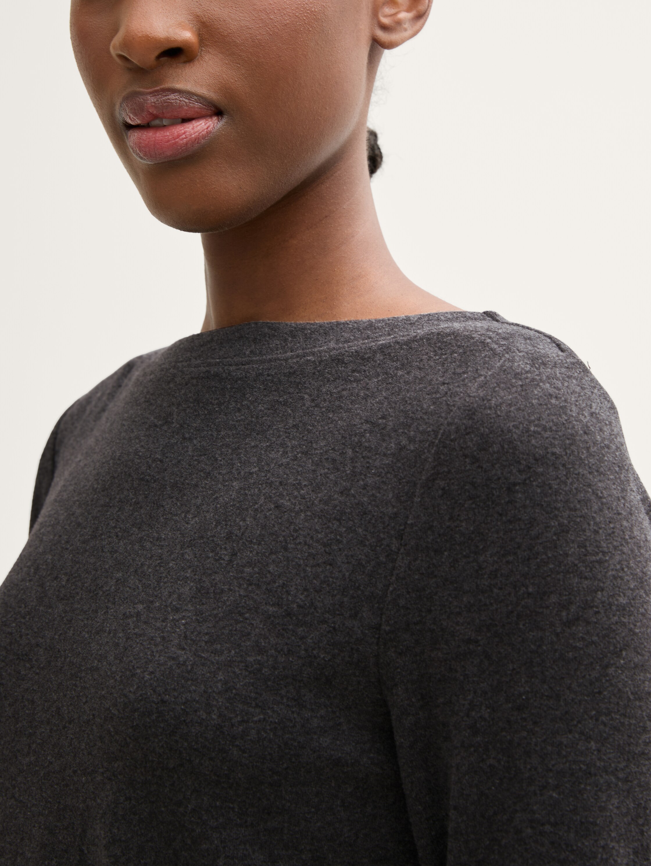 Basic Langarmshirt mit Raffärmeln - shale_grey_melange - Detail-Model-Ansicht