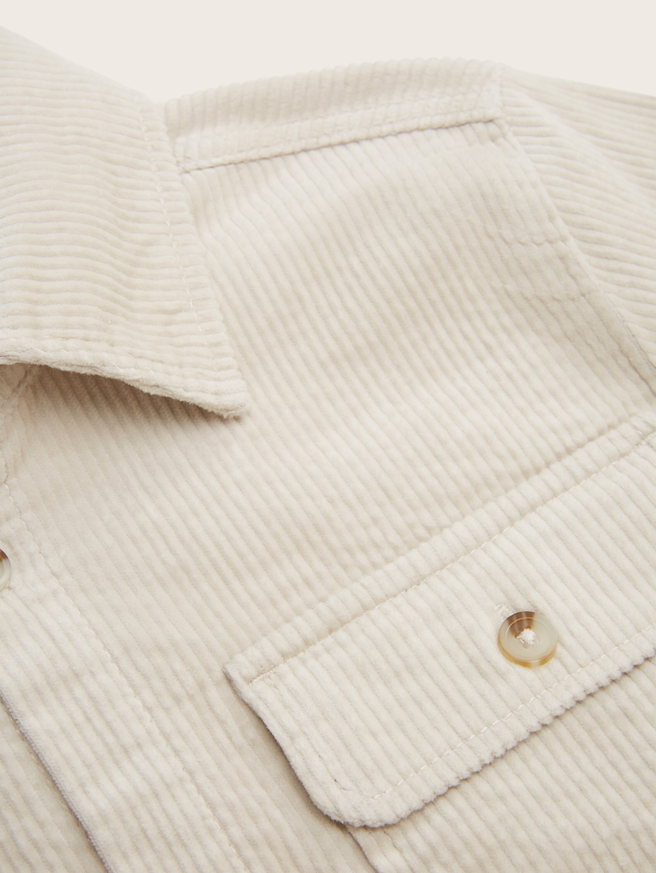Corduroy overhemdjasje - Dusty Beige - Detailaanzicht model