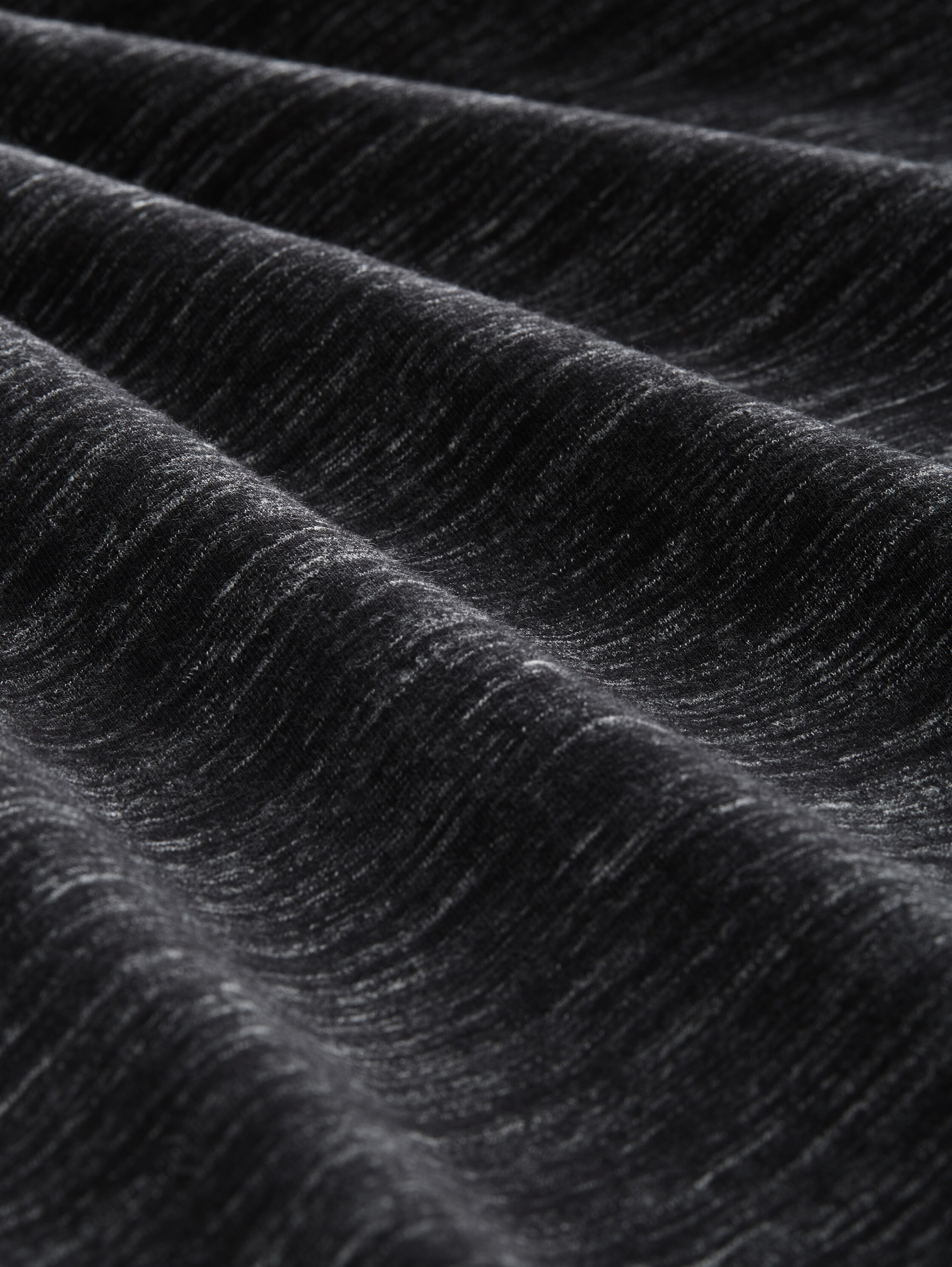 Langarmshirt in Melange-Optik - black new space dye - Material-Ansicht