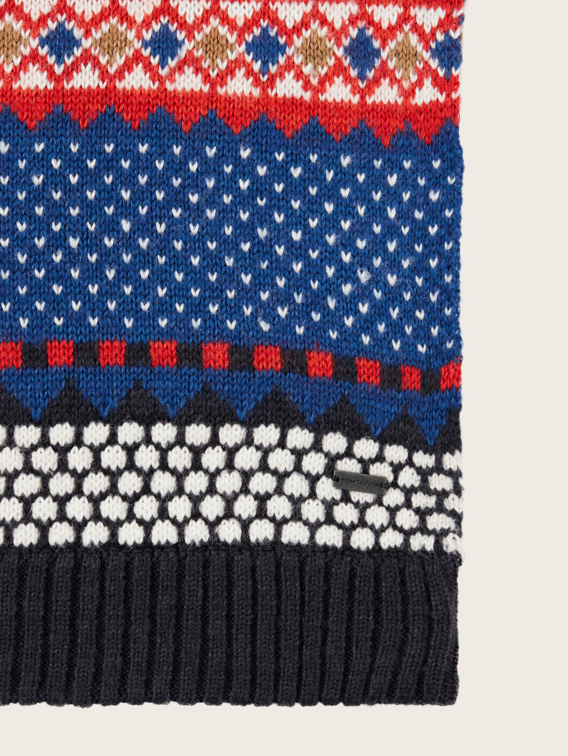 Gemusterter Schal aus Strick - navy red allover jacquard - Material-Ansicht