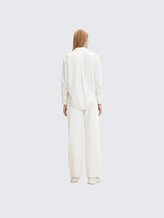 Loose Fit Bluse mit Brusttasche - Whisper White - Auschnitt Model-Rückansicht