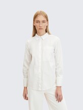 Loose Fit Bluse mit Brusttasche - Whisper White - Detail-Model-Ansicht