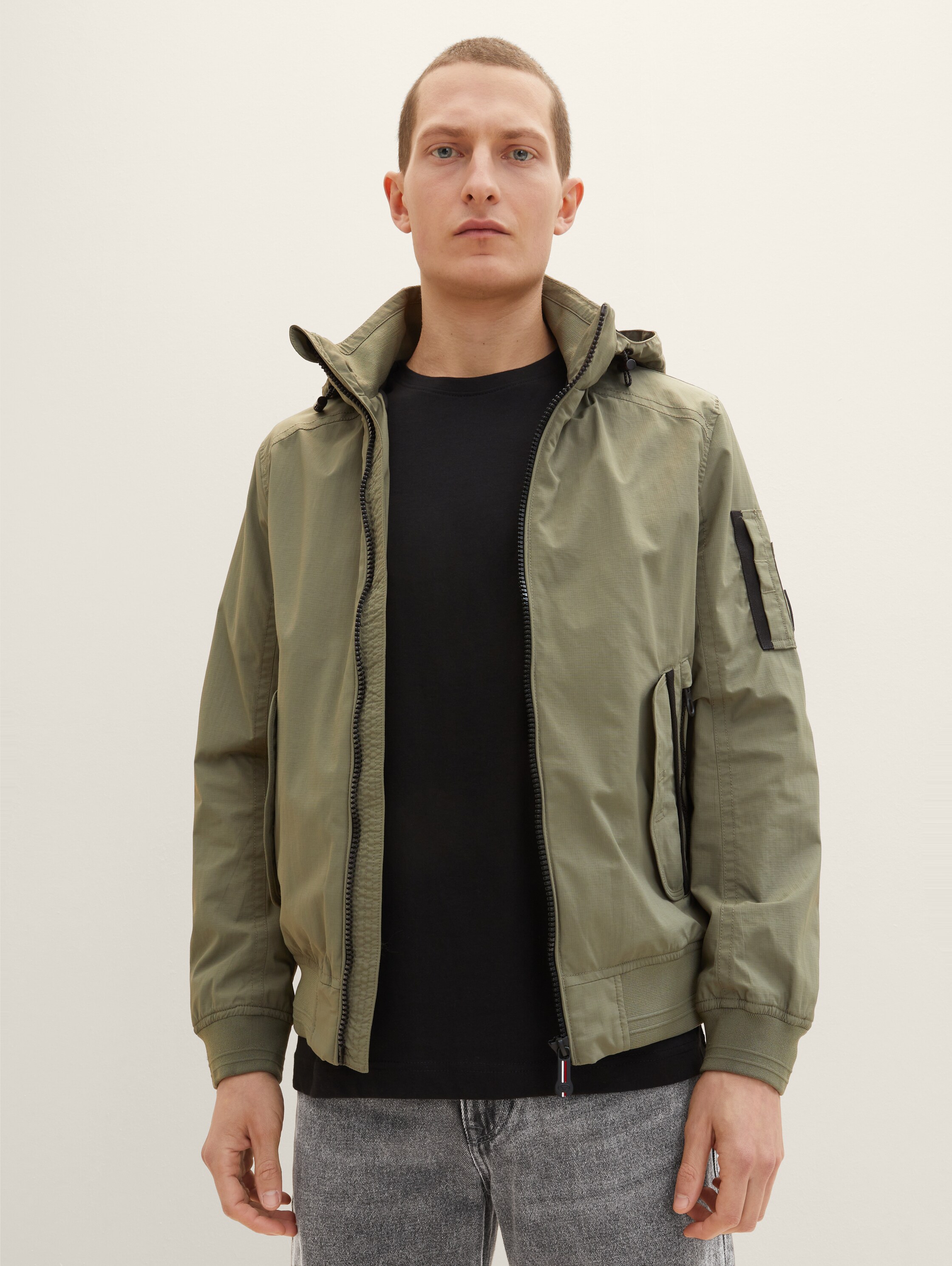 Bombers à capuche amovible - verdoyant - 