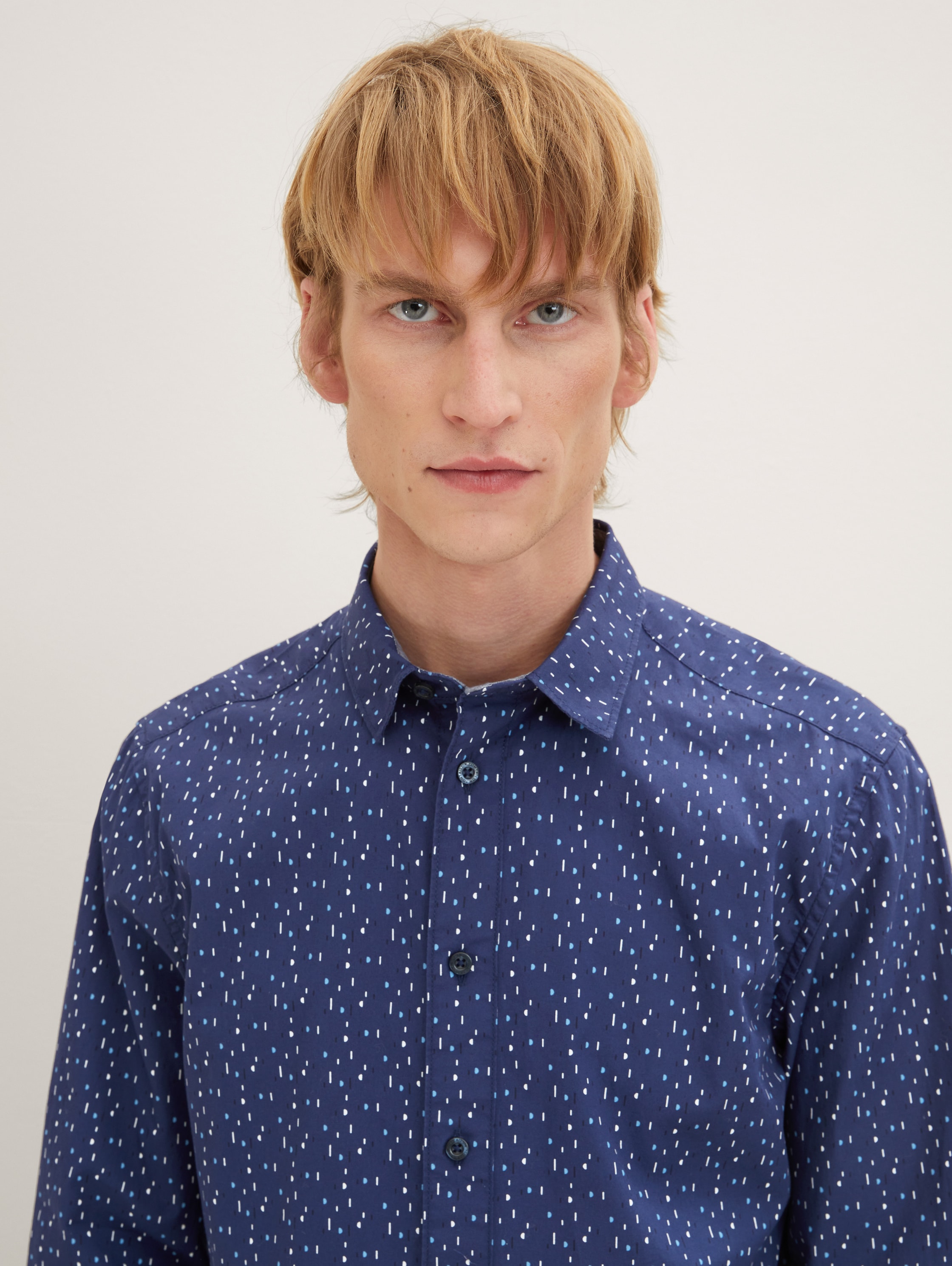 Shirt with an all-over print - dark blue multicolor design - Detail model view