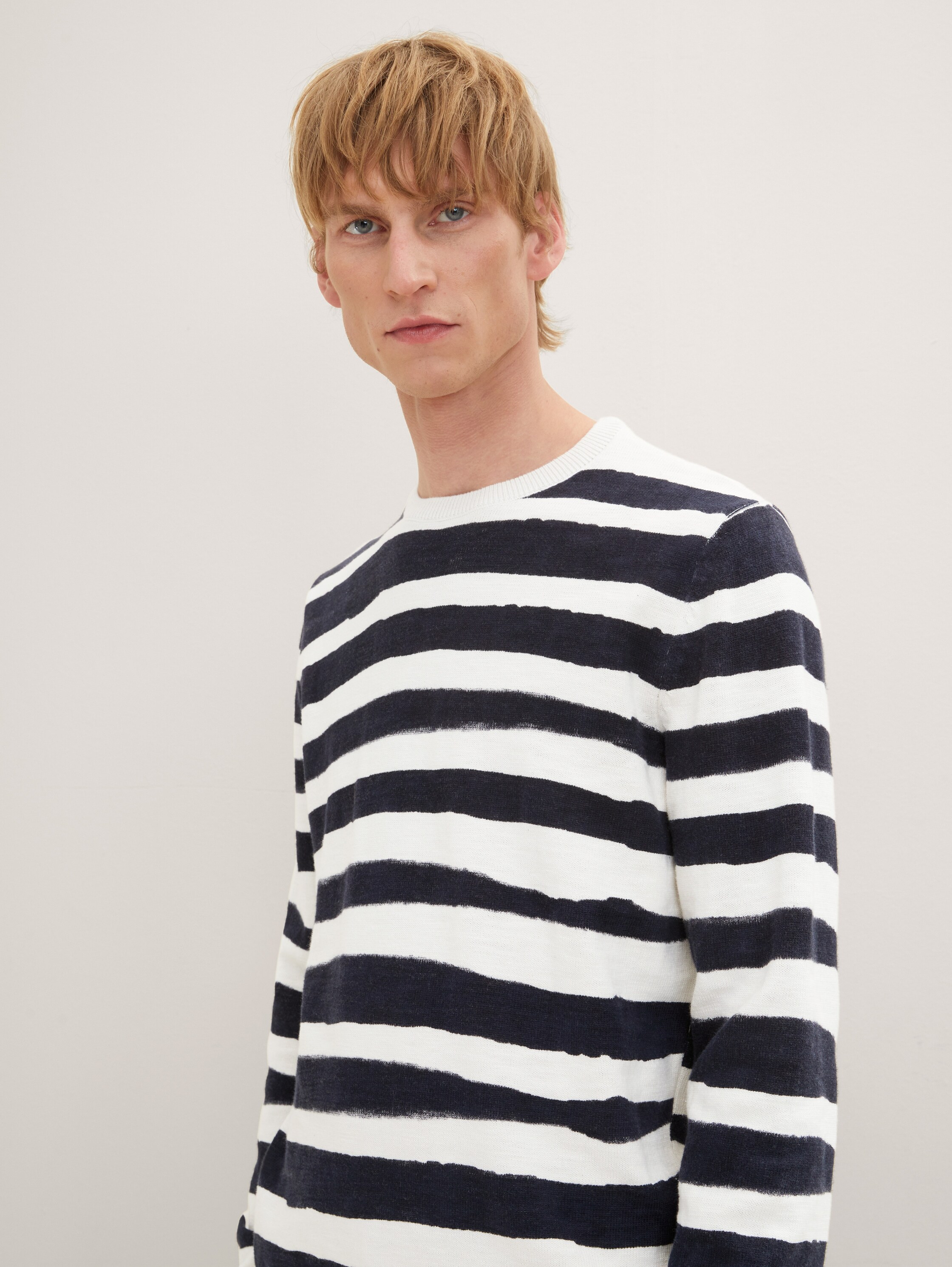 Gestreifter Strickpullover - 6