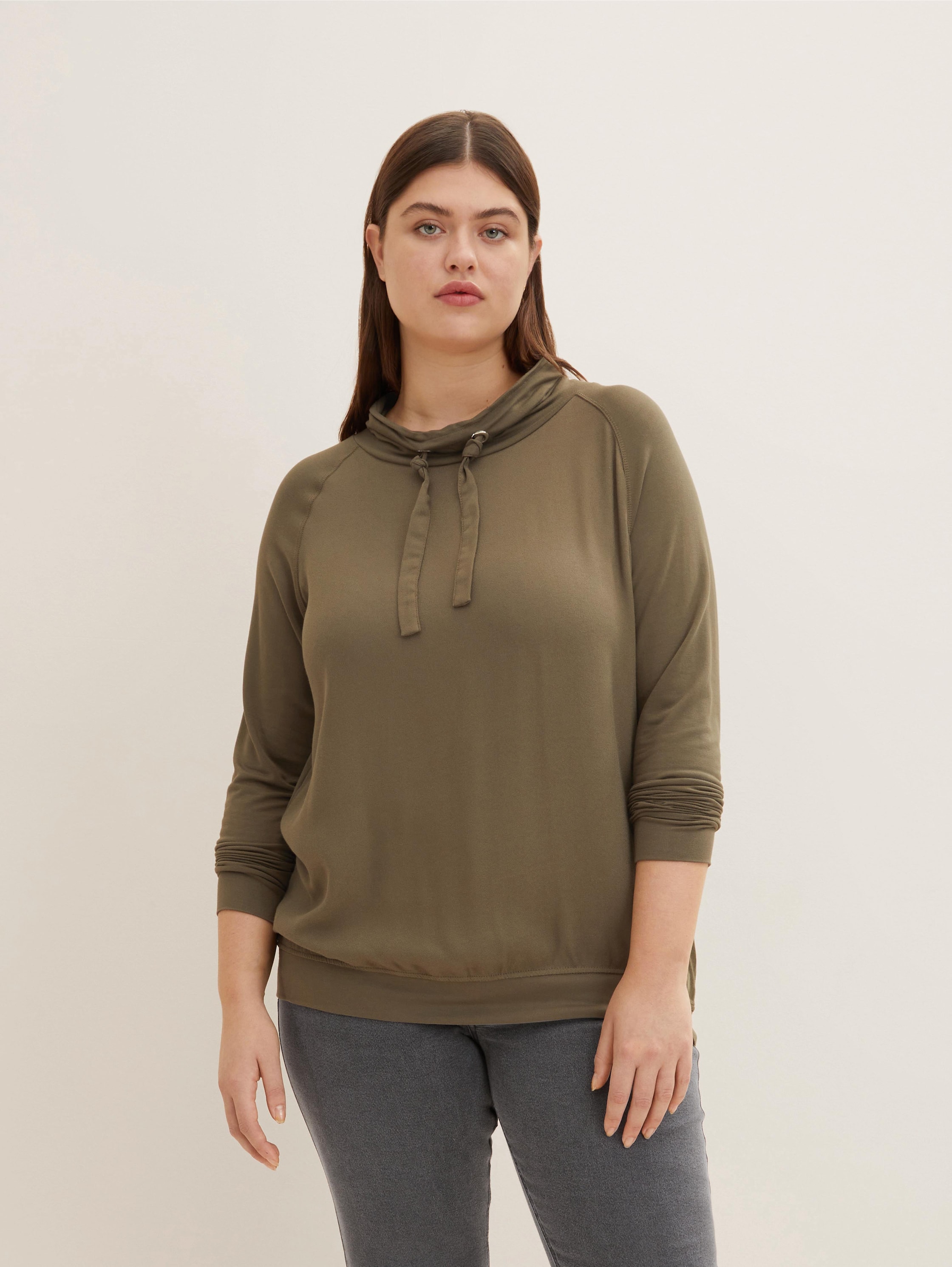 Plus Size - Langarmshirt mit Stehkragen - tarmac khaki