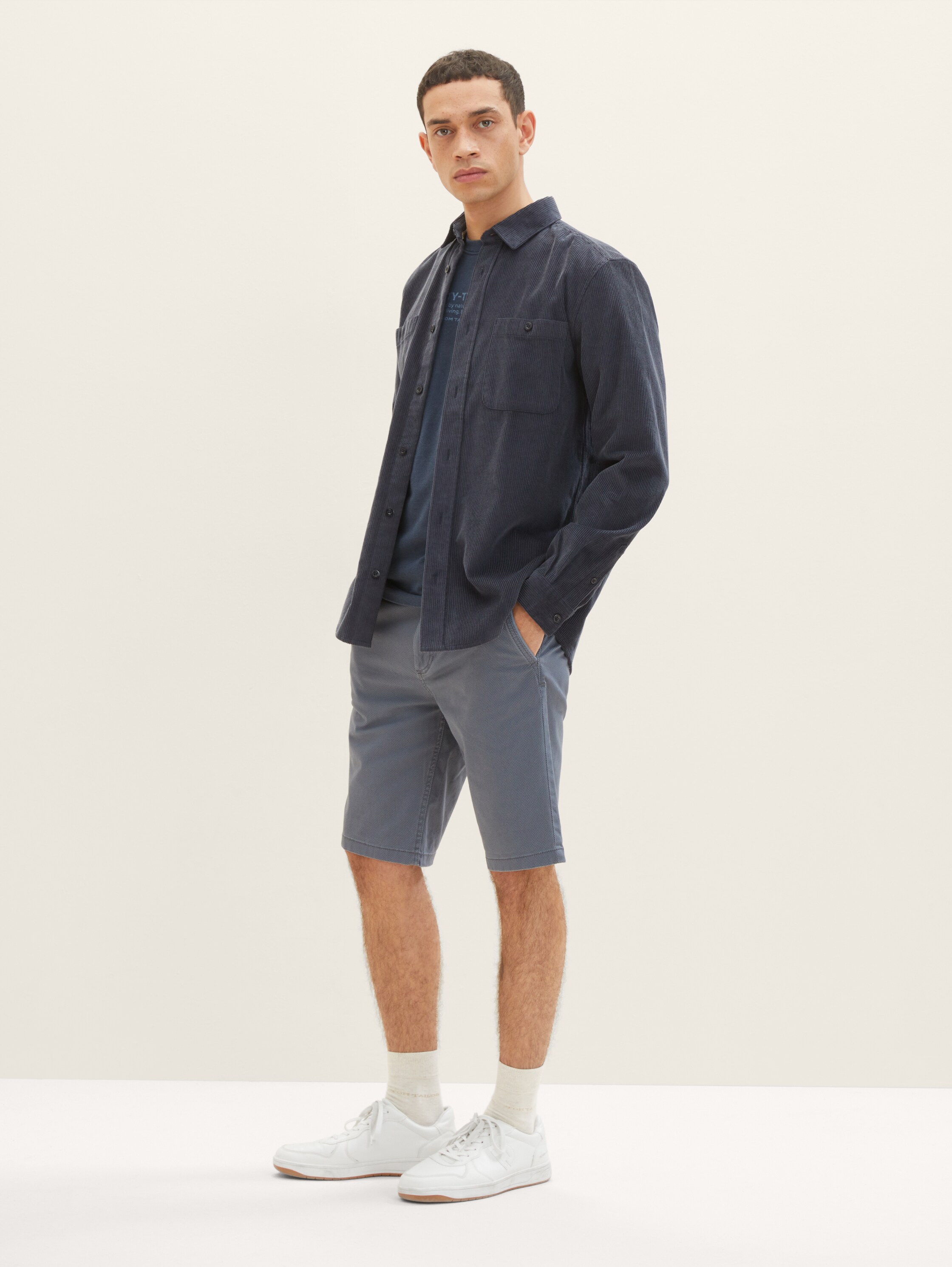Short chino - bleu - Vue du corps entier du modèle