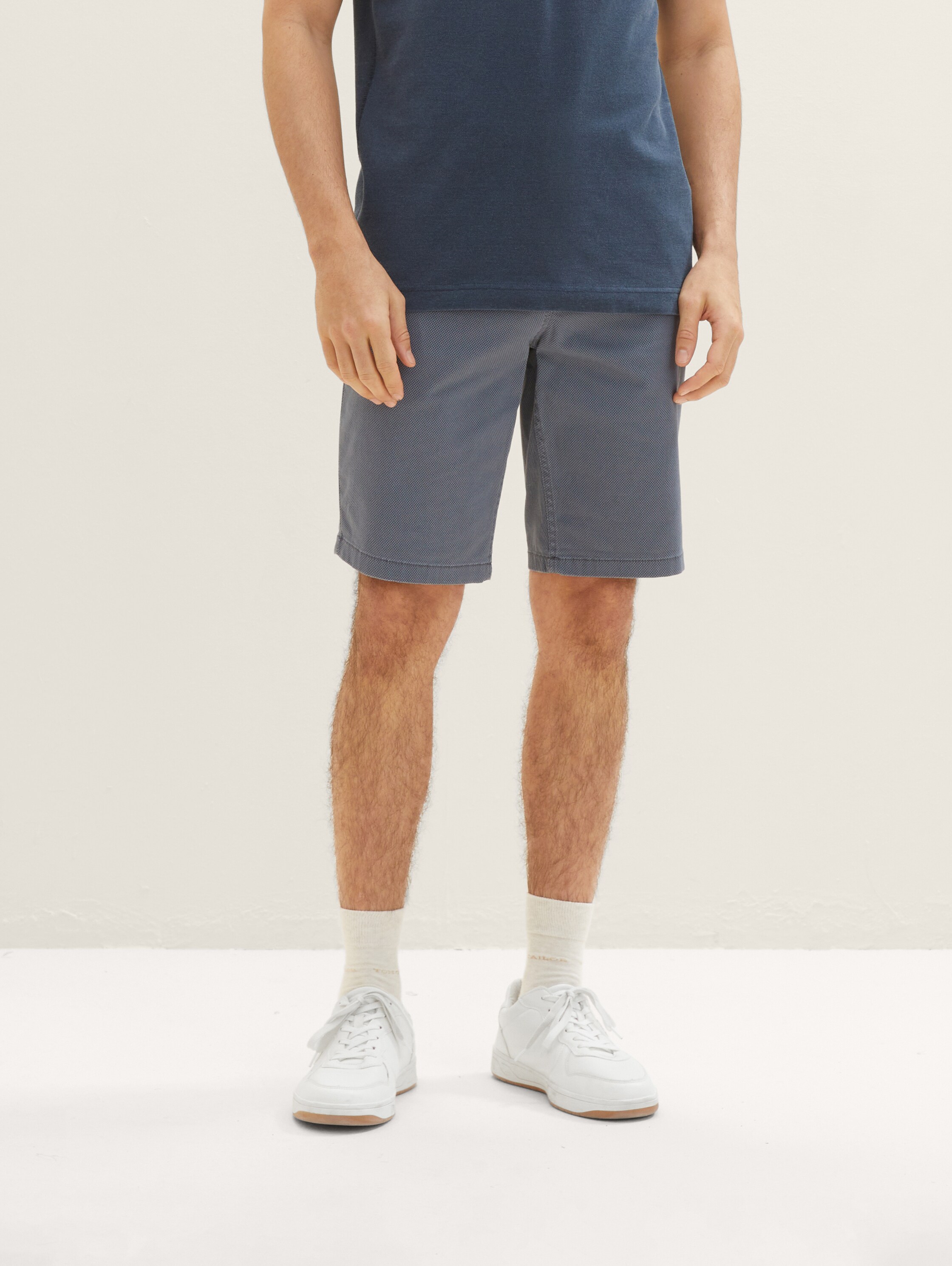 Short chino - blueish grey diamond structure - Découpe Vue de face du modèle