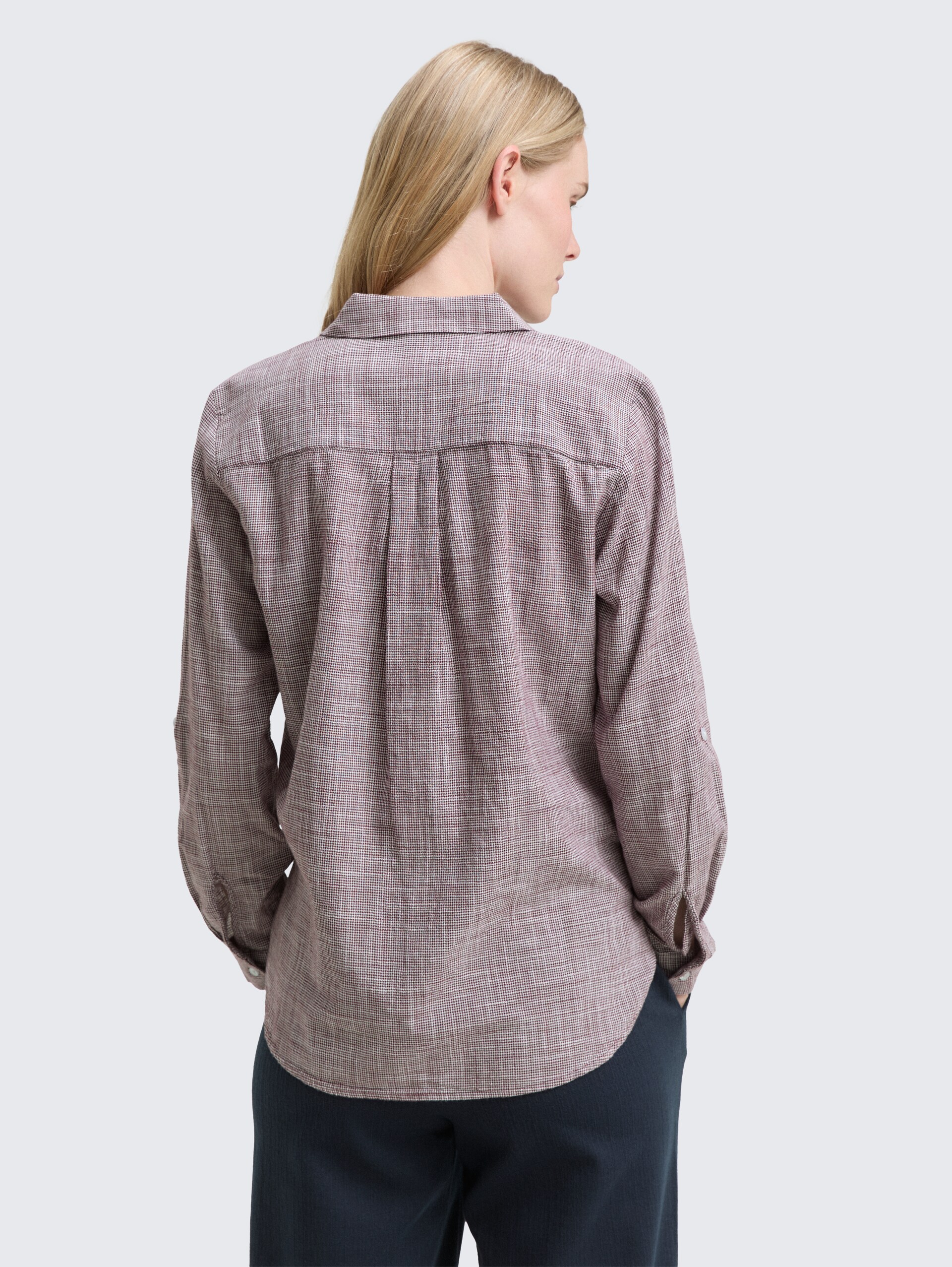 Bluse mit Brusttaschen - bordeaux red - Auschnitt Model-Rückansicht