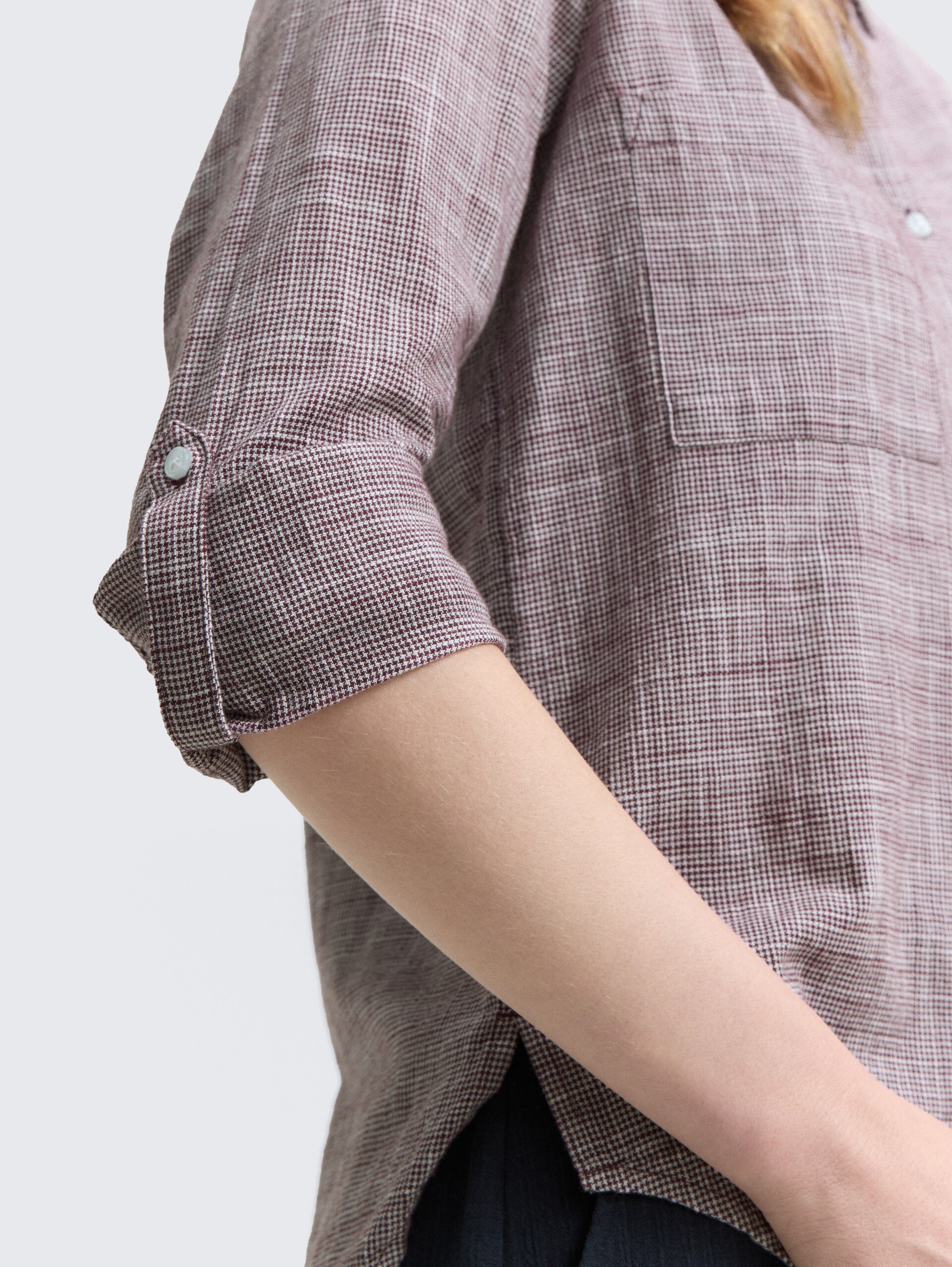 Bluse mit Brusttaschen - bordeaux red - Detail-Model-Ansicht