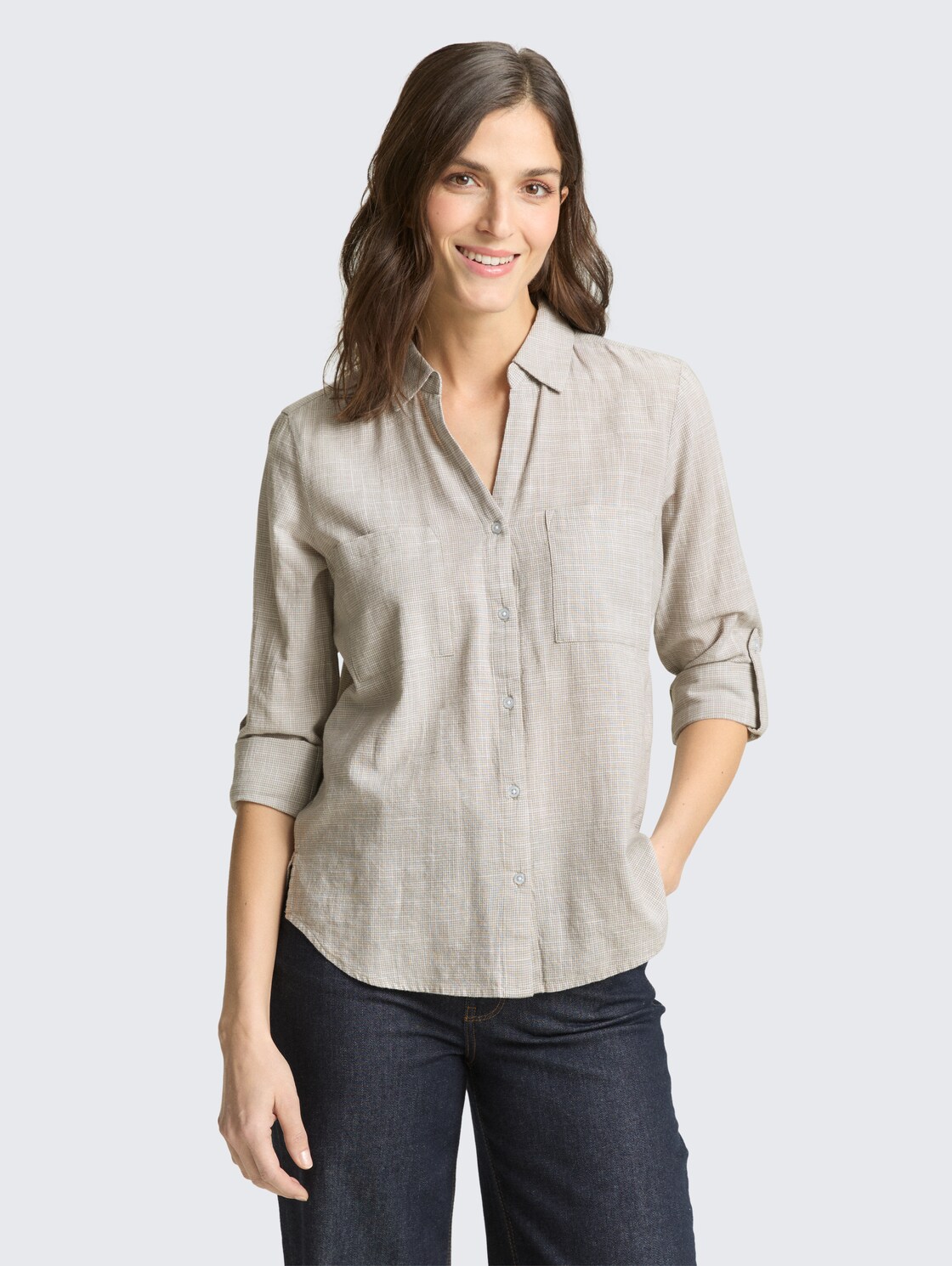 Bluse mit Brusttaschen - soft taupe grey - Ausschnitt Model-Vorderansicht