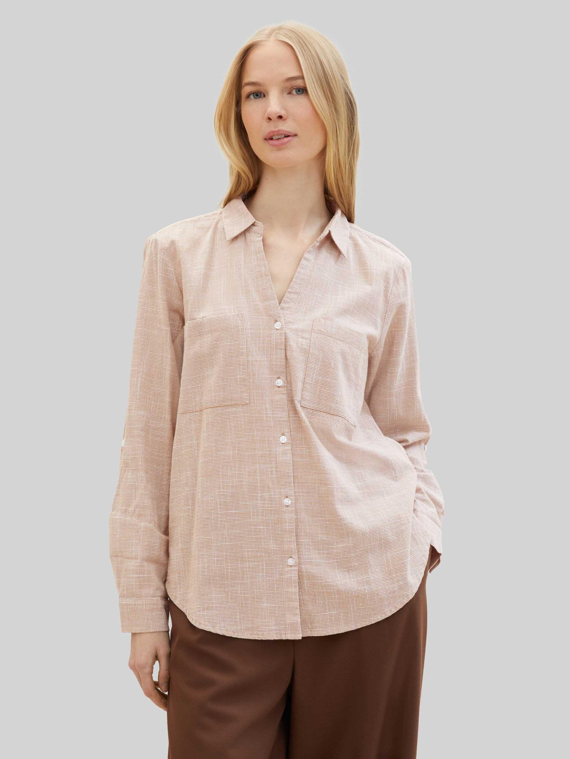 Blouse with breast pockets - almond brown - Neckline model front view