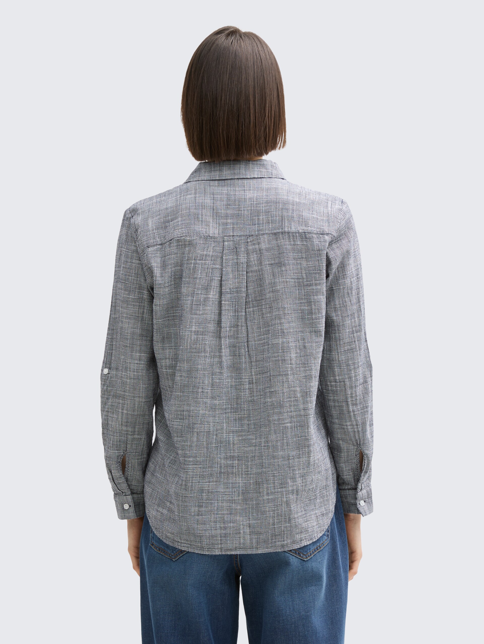 Bluse mit Brusttaschen - midnight navy blue - Auschnitt Model-Rückansicht