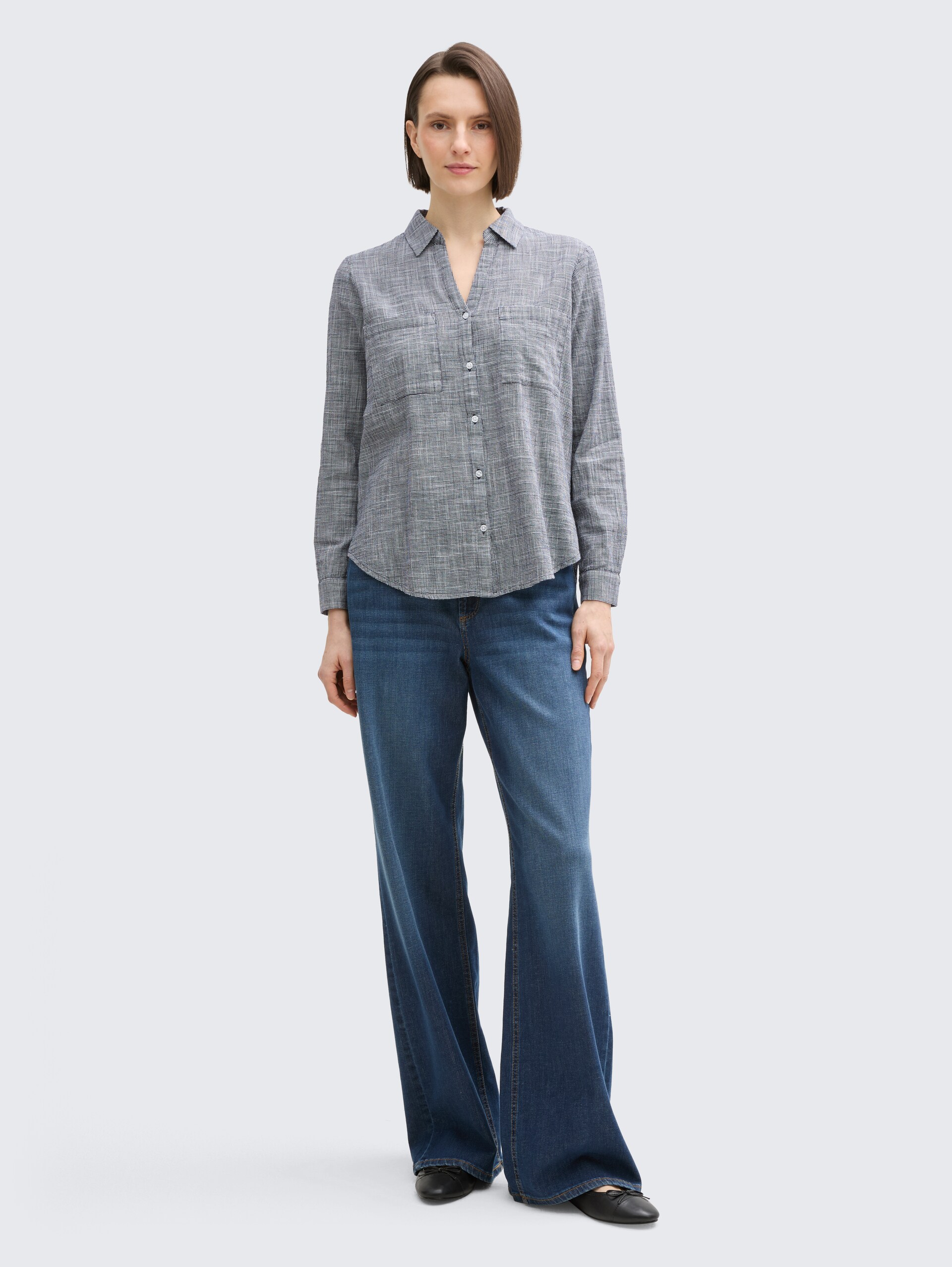 Bluse mit Brusttaschen - midnight navy blue - Model-Vorderansicht