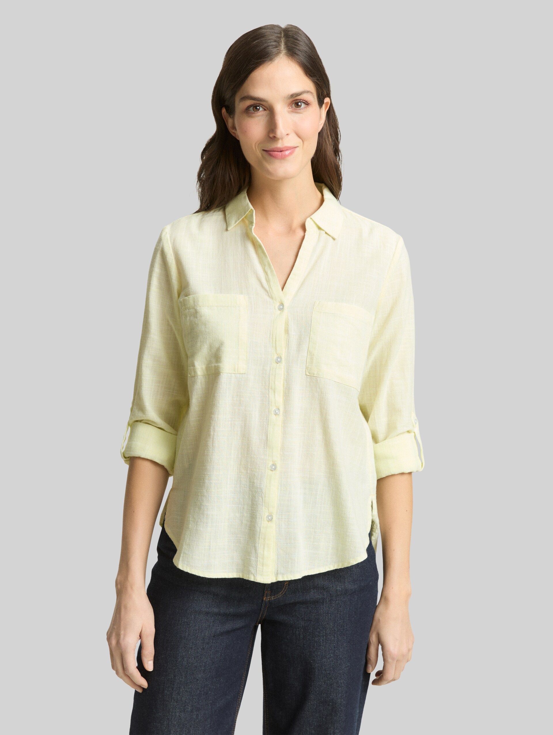 Bluse mit Brusttaschen - soft lemon - Ausschnitt Model-Vorderansicht