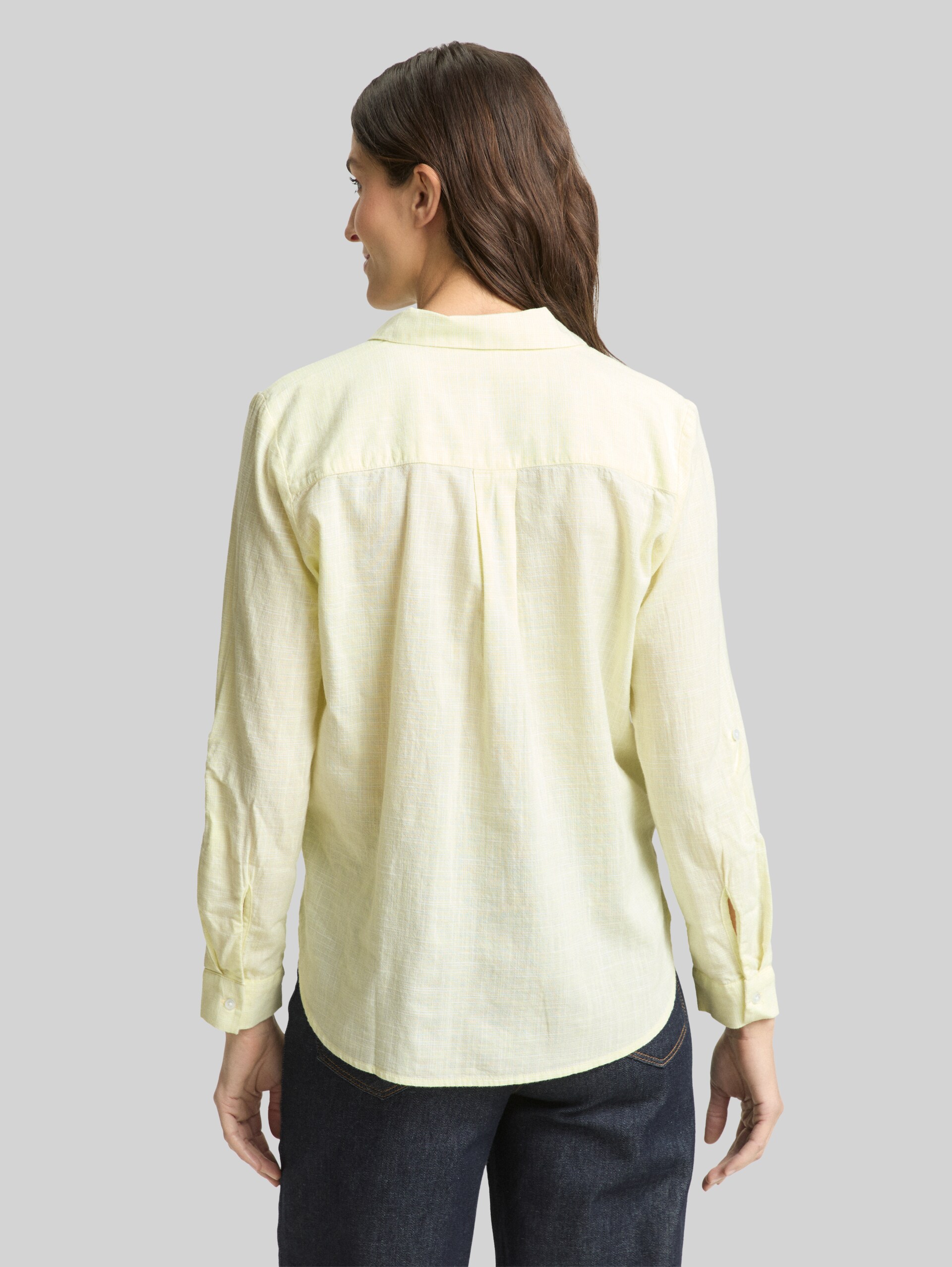 Bluse mit Brusttaschen - soft lemon - Auschnitt Model-Rückansicht