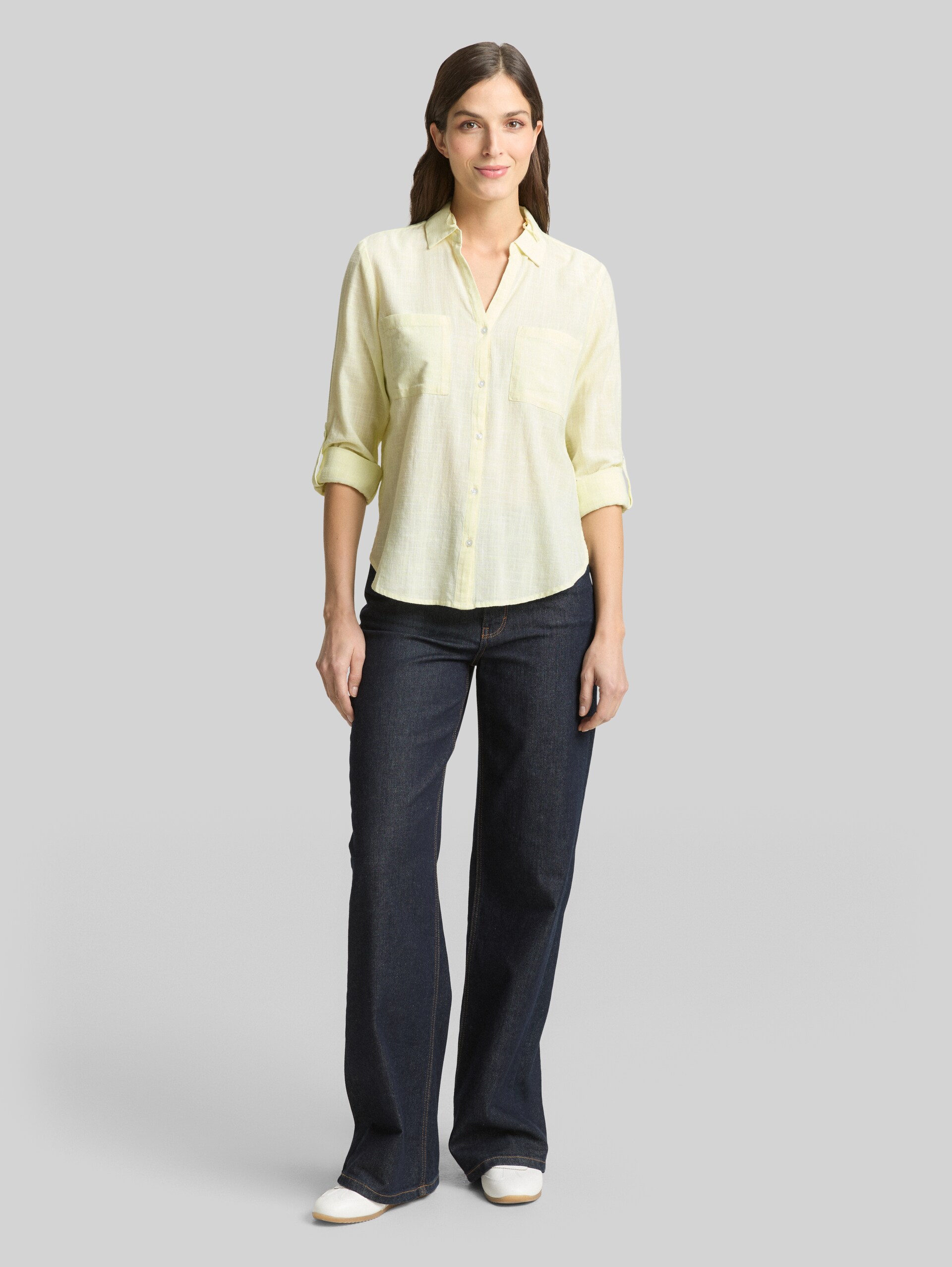 Bluse mit Brusttaschen - soft lemon - Model-Vorderansicht