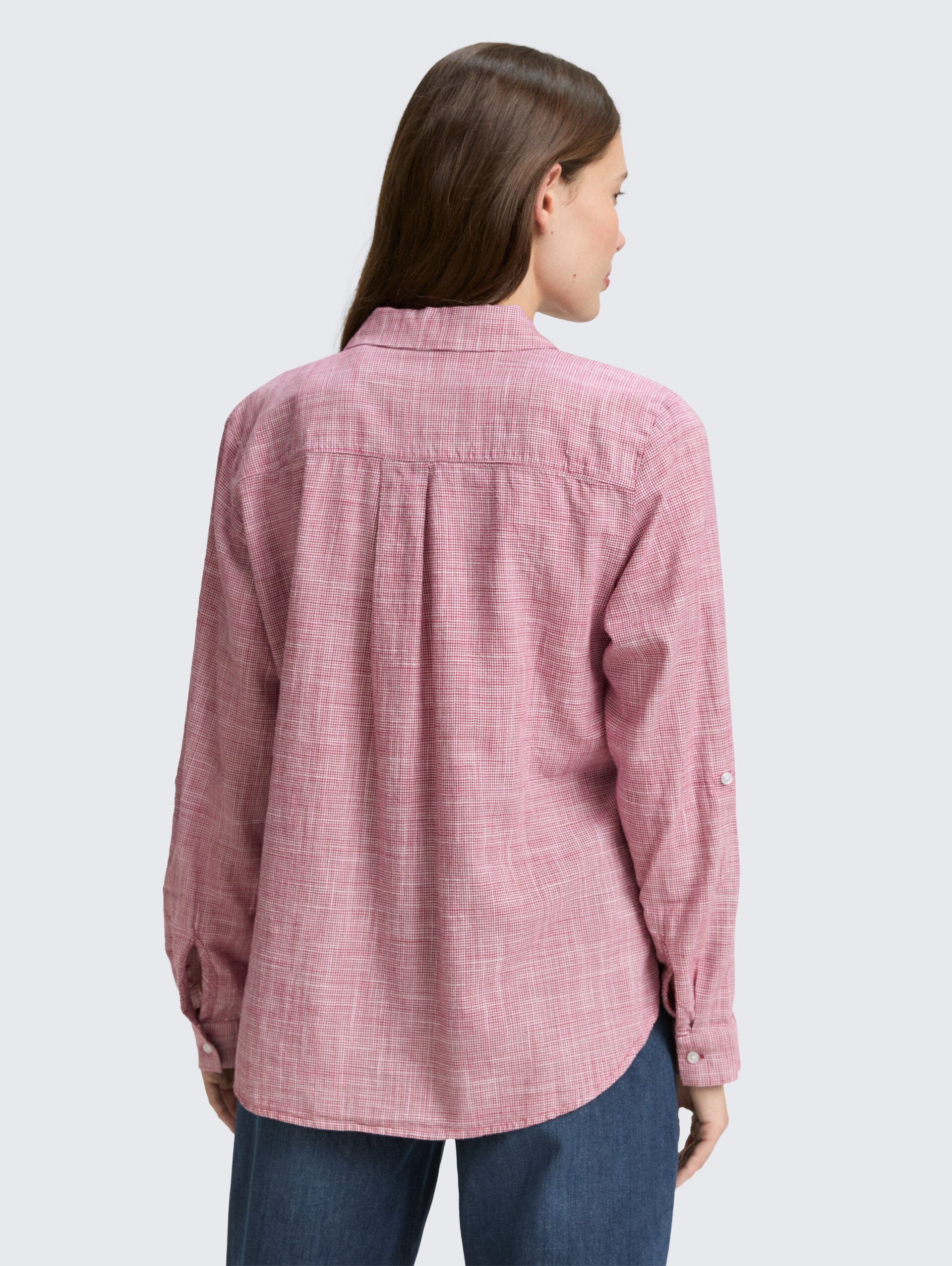 Bluse mit Brusttaschen - dark pink - Auschnitt Model-Rückansicht
