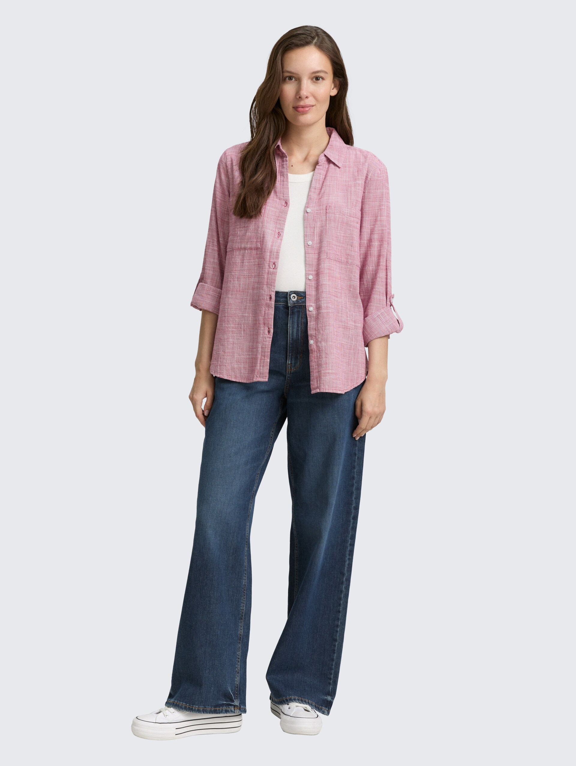 Bluse mit Brusttaschen - dark pink - Model-Vorderansicht