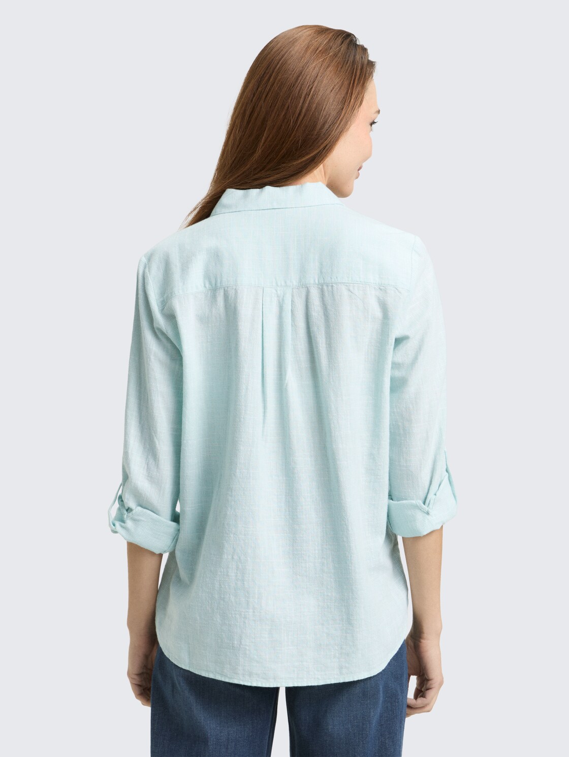 Blouse with chest pockets - new blue haze - Neckline model-back view