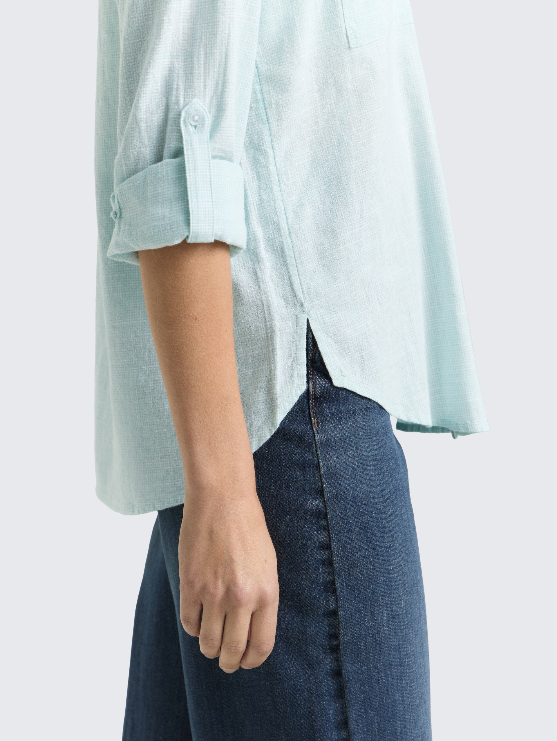 Bluse mit Brusttaschen - new blue haze - Detail-Model-Ansicht