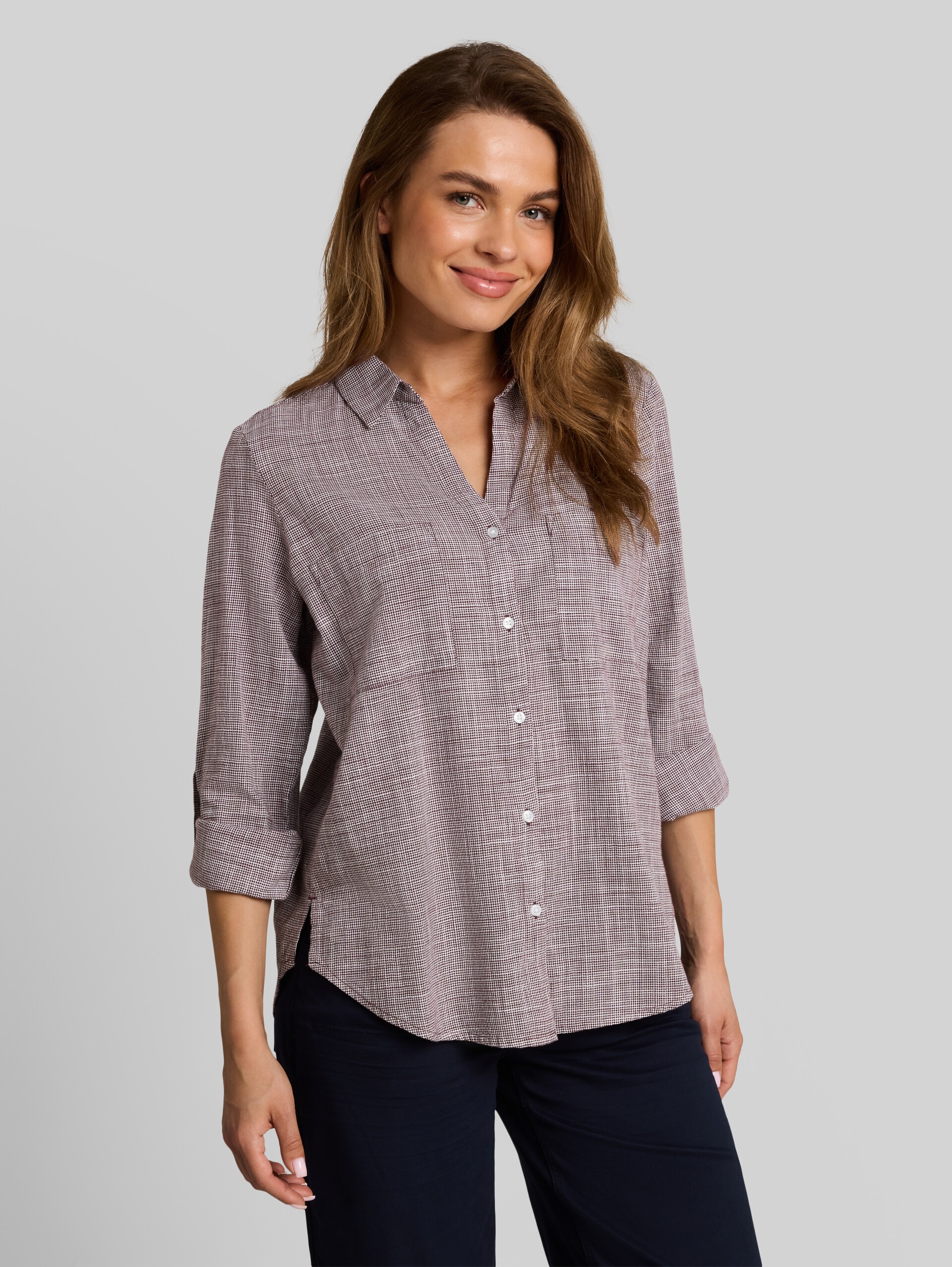 Bluse mit Brusttaschen - bordeaux mid red - Ausschnitt Model-Vorderansicht