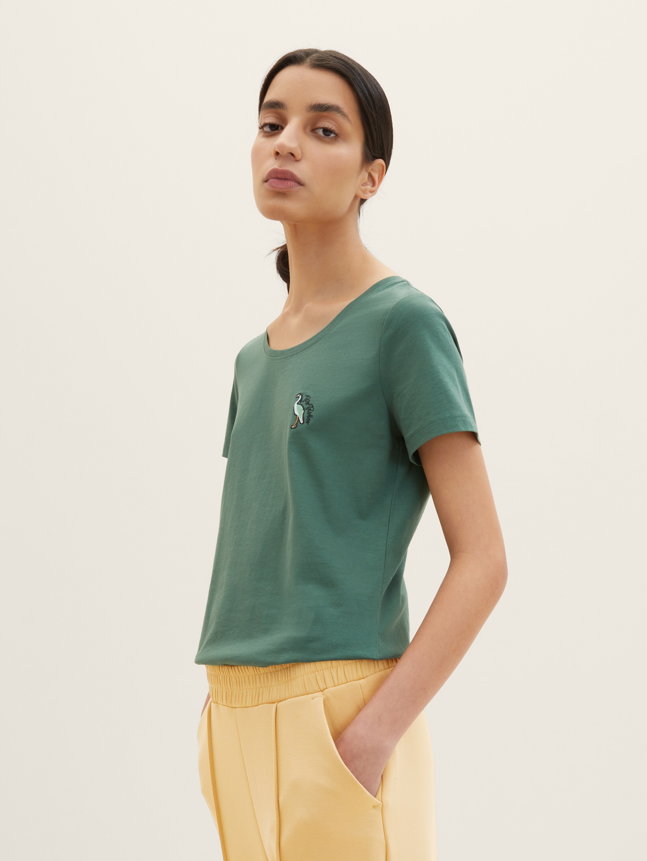 T-Shirt mit Stickerei - pineneedle green