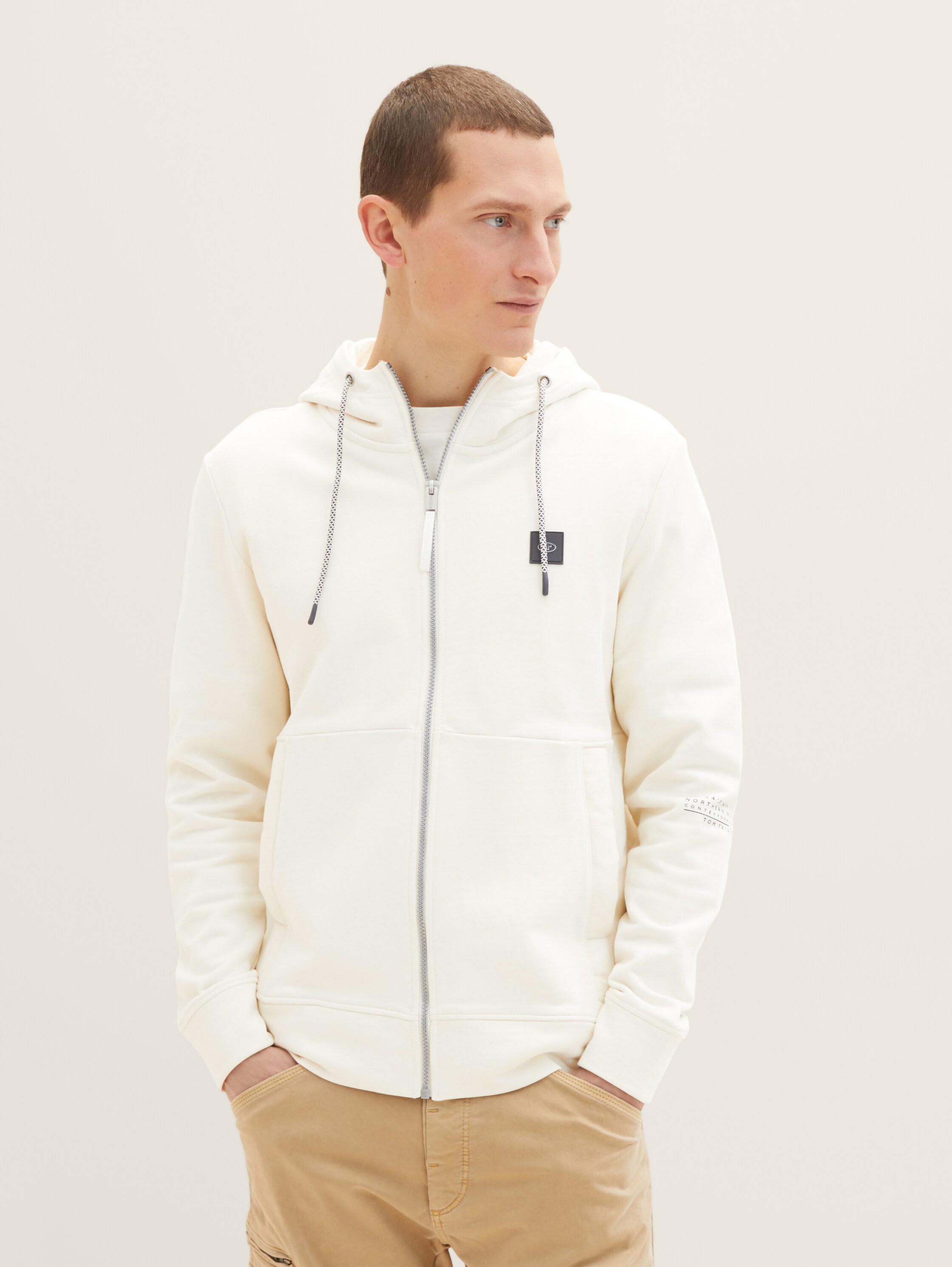 Sweatjacke mit Kapuze - vintage beige - Ausschnitt Model-Vorderansicht