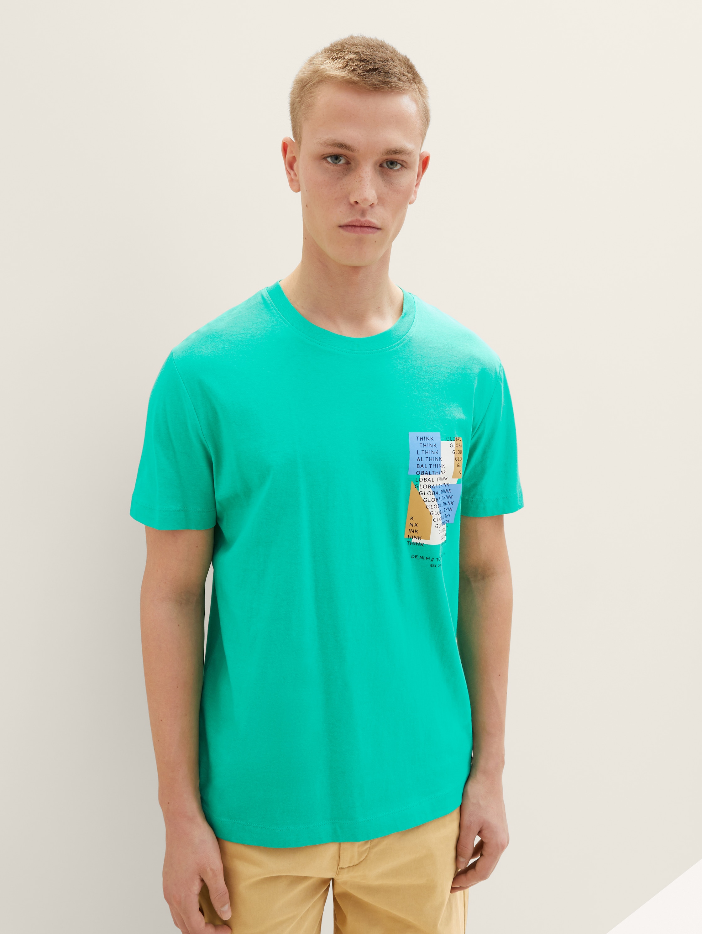 T-shirt met print - fresh peppermint - Nek model vooraanzicht