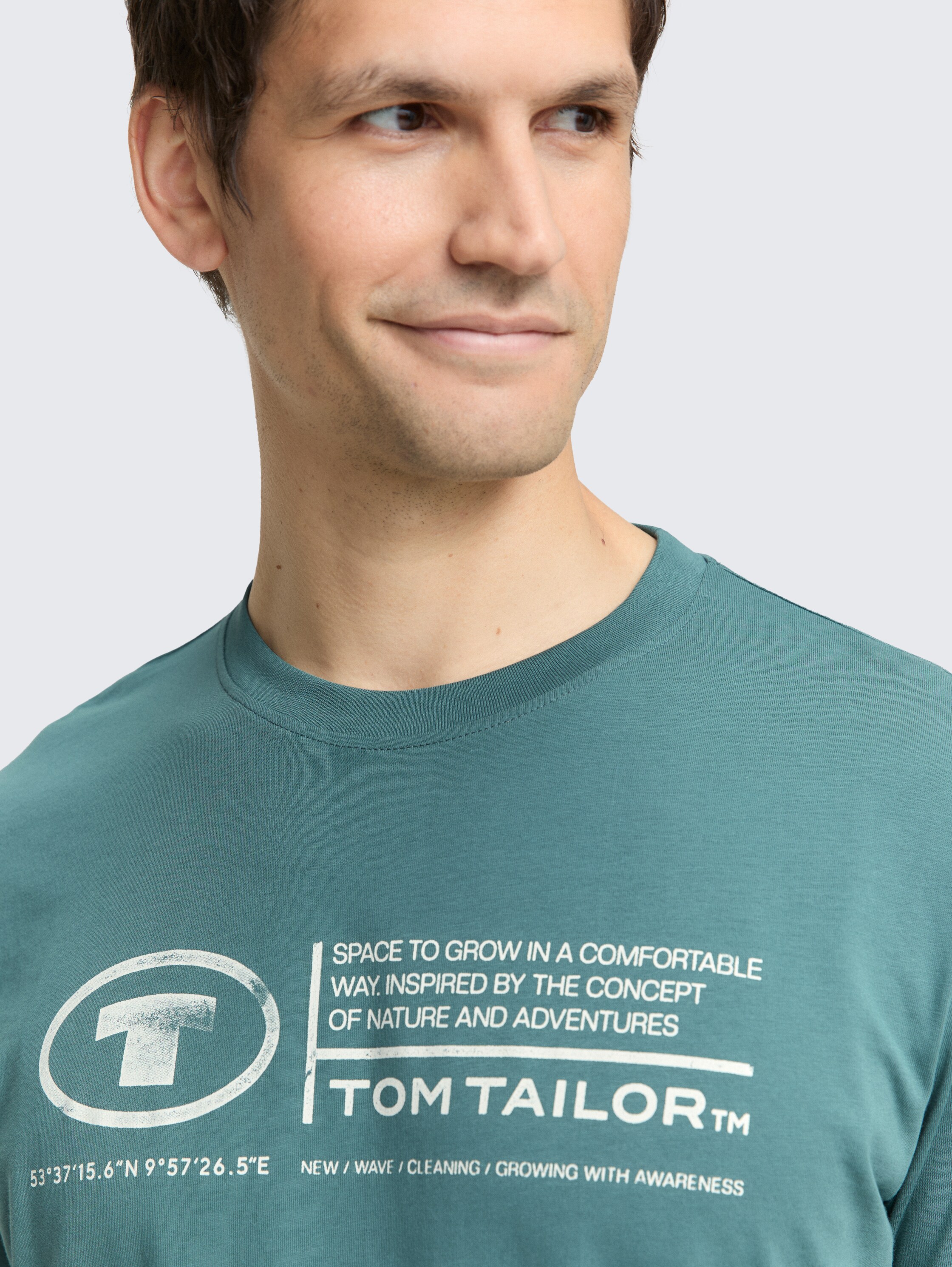 T-Shirt mit Logo Print - deep_bluish_green - 
