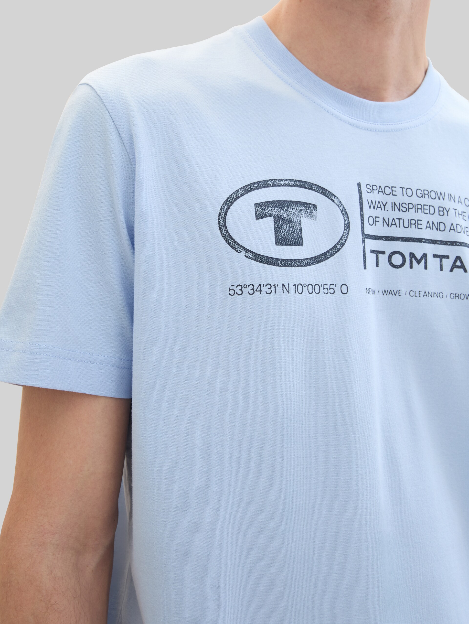 T-shirt with a logo print - windsurf blue - Detail model view